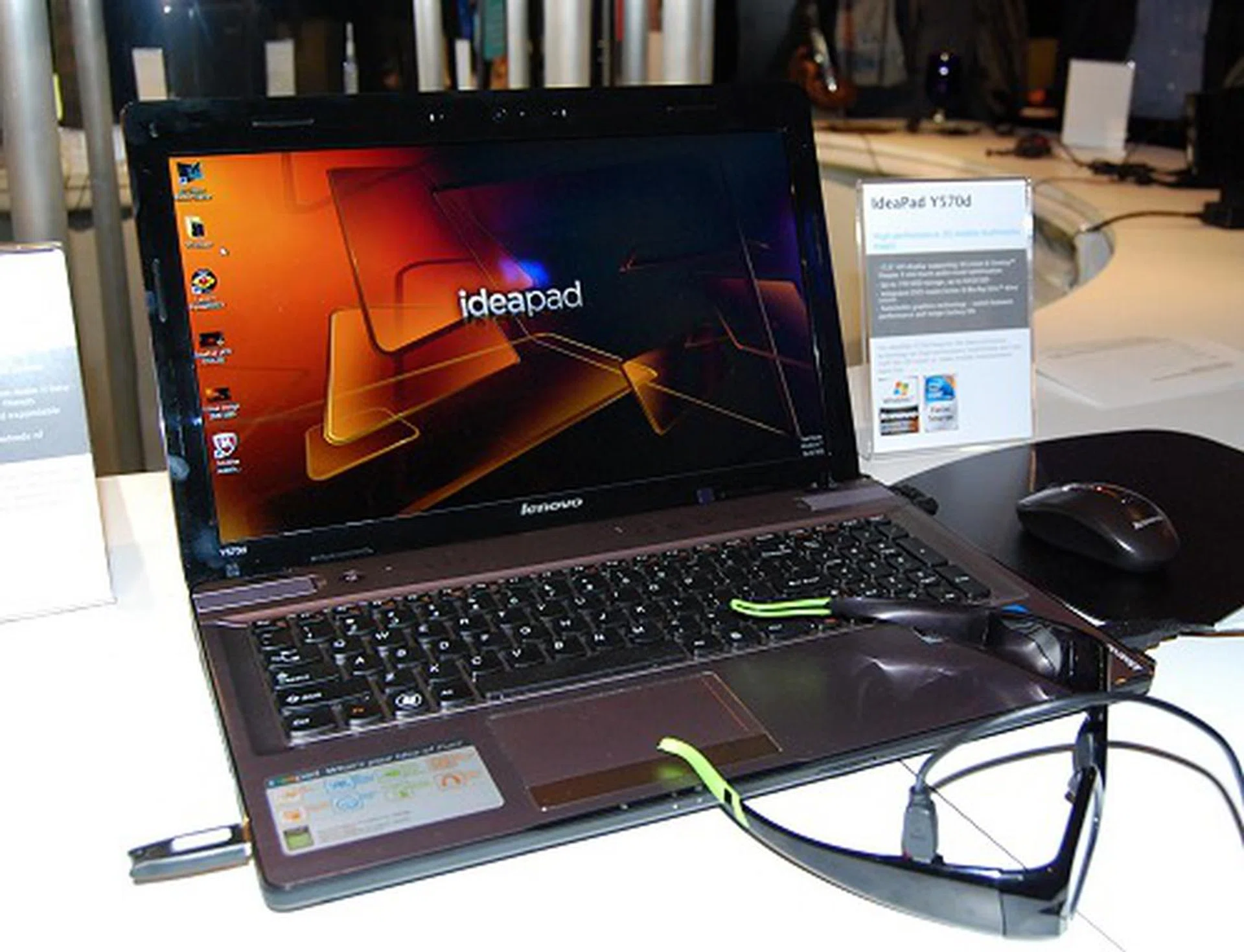 Moving on to Lenovo's notebooks, one of their star products is this IdeaPad Y570d, an upgrade with the latest Intel Sandy Bridge processors over the Y560 which we reviewed not long ago, Now with the updated specs and an improved screen, this unit has NVIDIA 3D Vision support with built in infrared emitters to sync with the 3D glasses.
