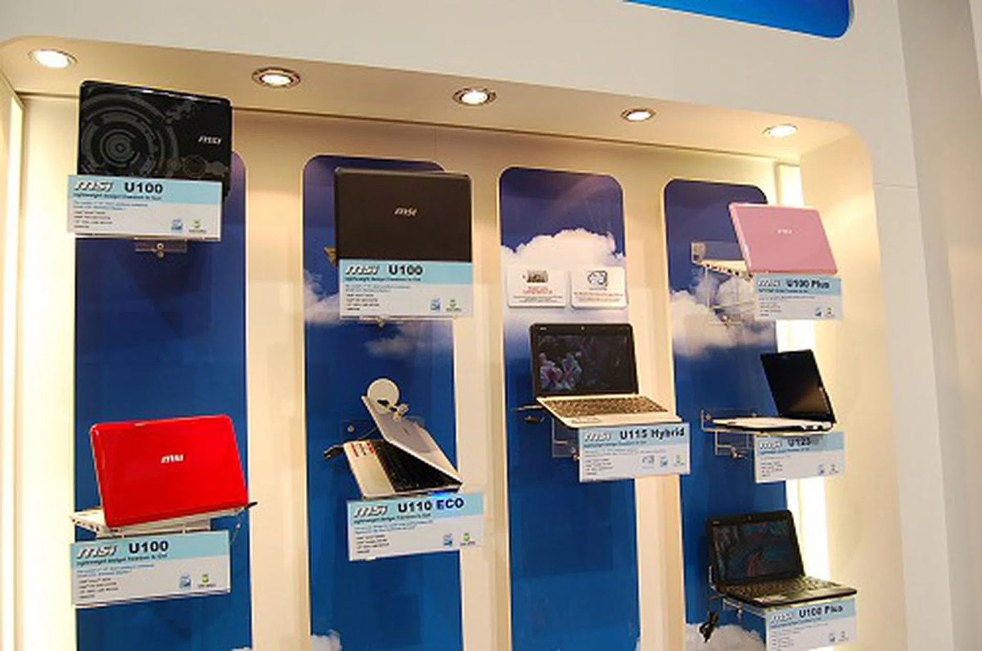  Over on the mini-notebook segment (Wind series), MSI has expanded its portfolio with better-tuned options.  