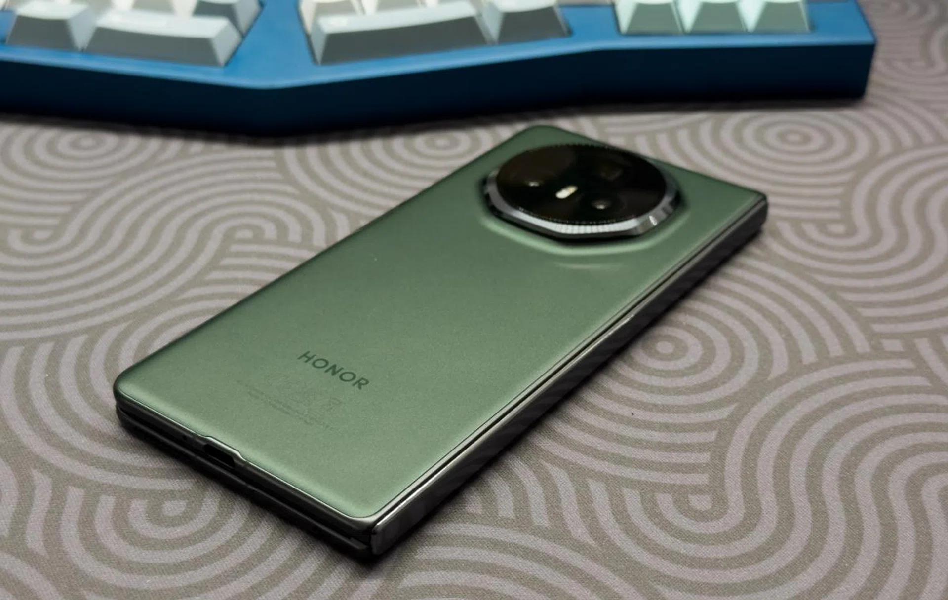 Honor Magic V3 in green. Photo: HWZ.
