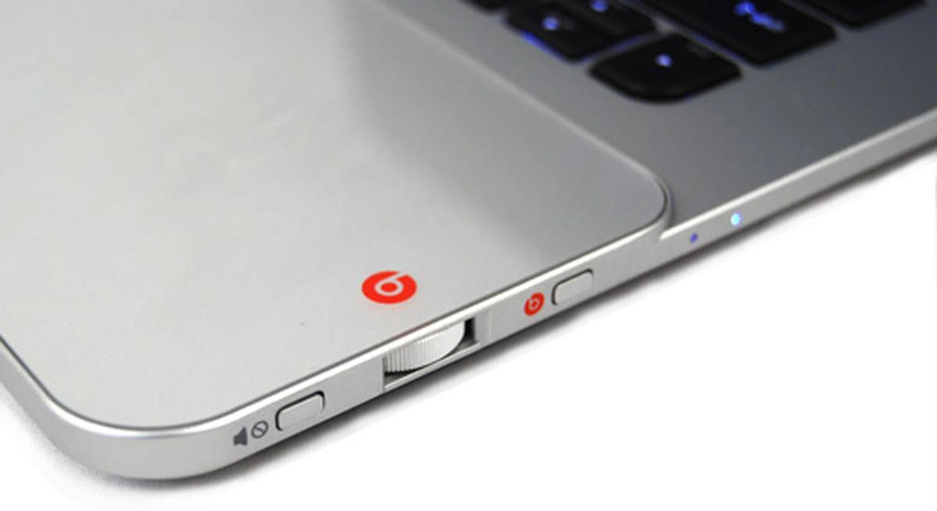 As always: Audio by Beats! The jog dial controlling volume is a nice touch as we first explored on its Envy 15 that we reviewed recently.