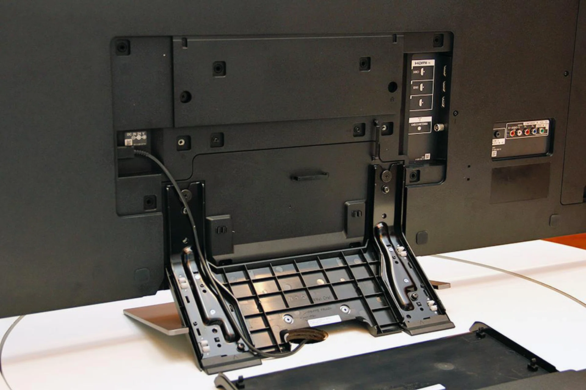 Two panels (one on the rear of the TV, one as part of the stand) let you hide the unsightly cables.