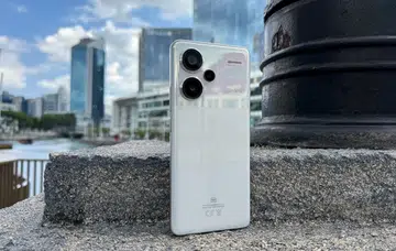 Redmi Note 13 Pro+ 5G along the Singapore River.