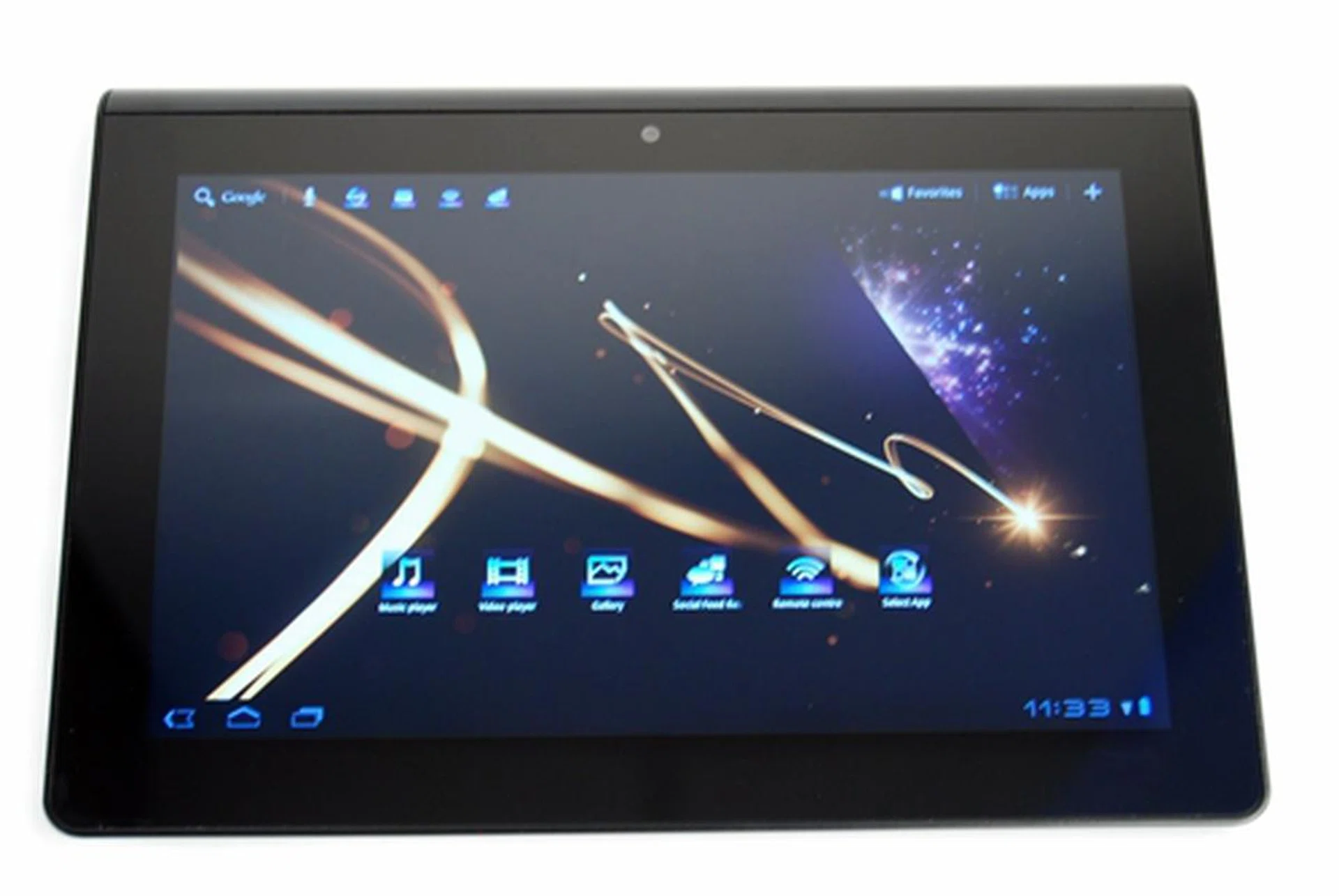 The beautiful screen offers a very pleasing viewing experience although it attracts fingerprints and smudges quickly.