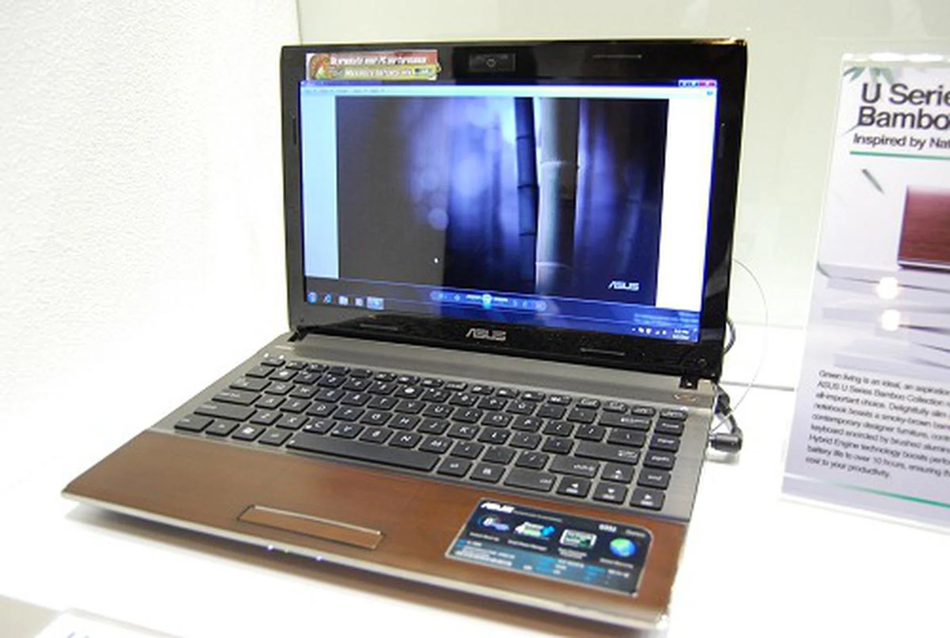 There's a new Bamboo in town with the ASUS U33. Features include Intel Core i3/i5 processors, ASUS Super Hybrid Engine, NVIDIA Optimus technology, USB 3.0, GeForce 310M, 13.3-inch LED backlit screen, 1.8kg weight with an 8-cell battery. There's also a non-Bamboo edition U35 with an aluminum chassis and similar specs but is lighter at 1.7kg.