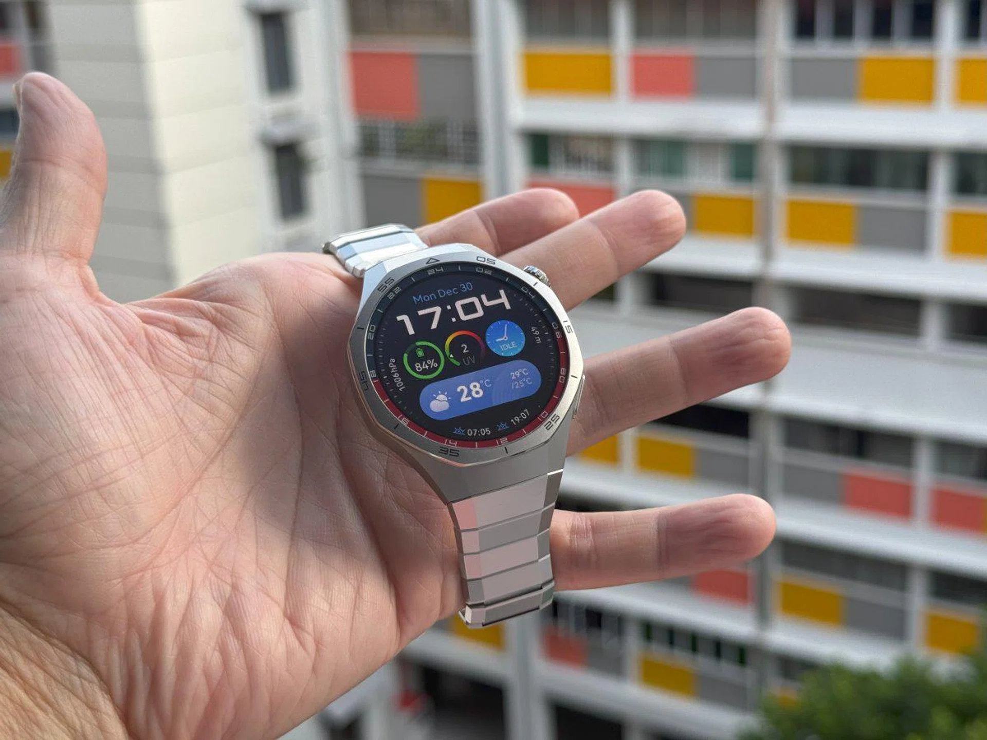Huawei Watch GT 5 Pro (46mm) full titanium smartwatch is very classy. Photo: HWZ