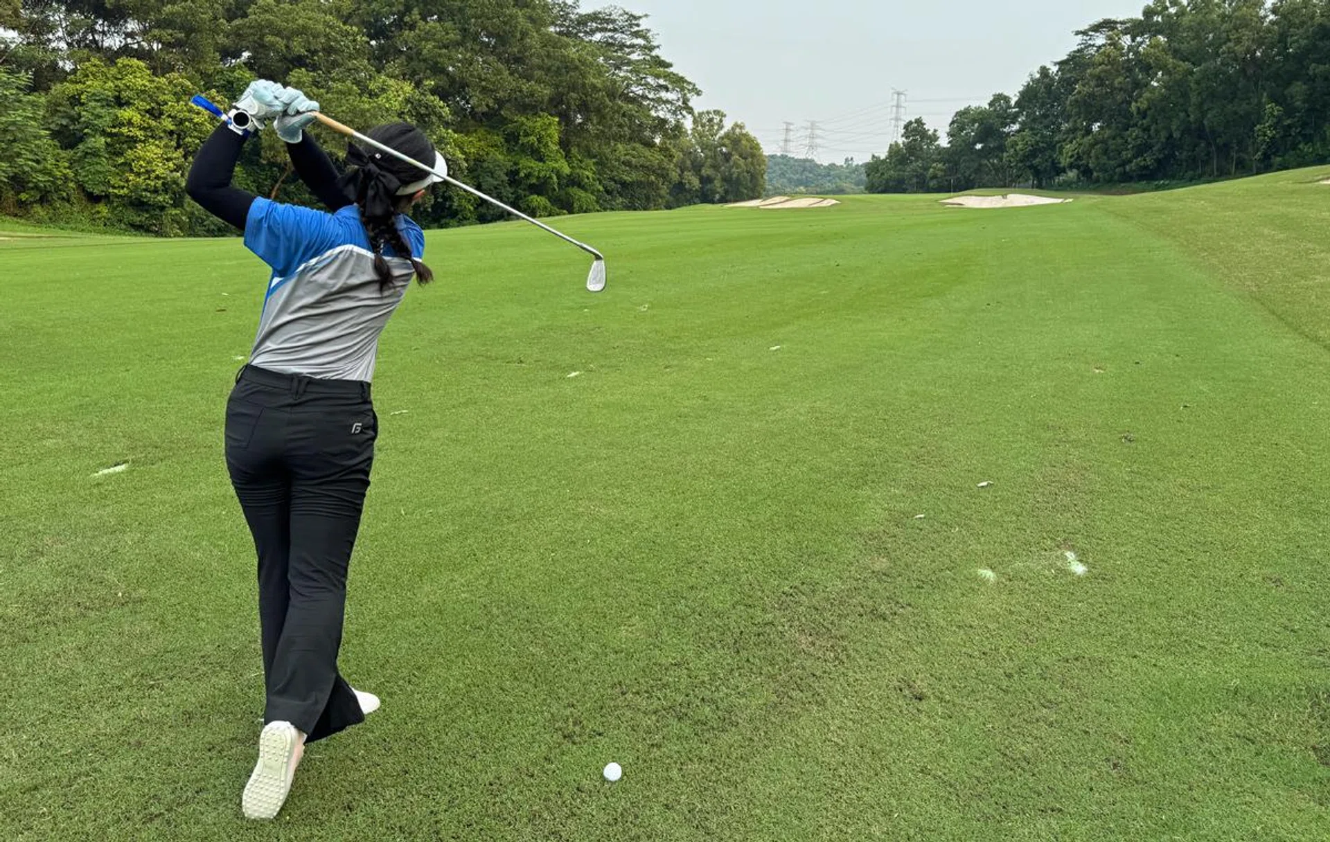 My instructor showed me how golf should actually be played, with her Watch GT 5 Pro her wrist. Photo: HWZ.