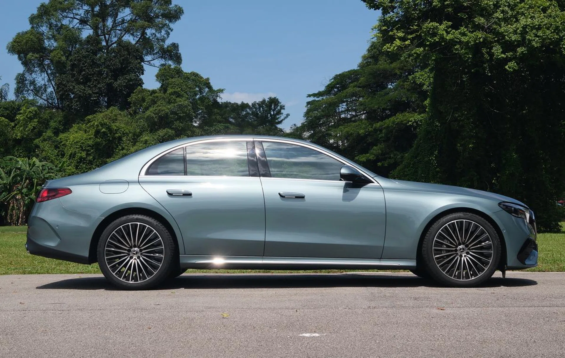 The E-Class' line flow better. It also looks good in Verde Silver. Photo: HWZ