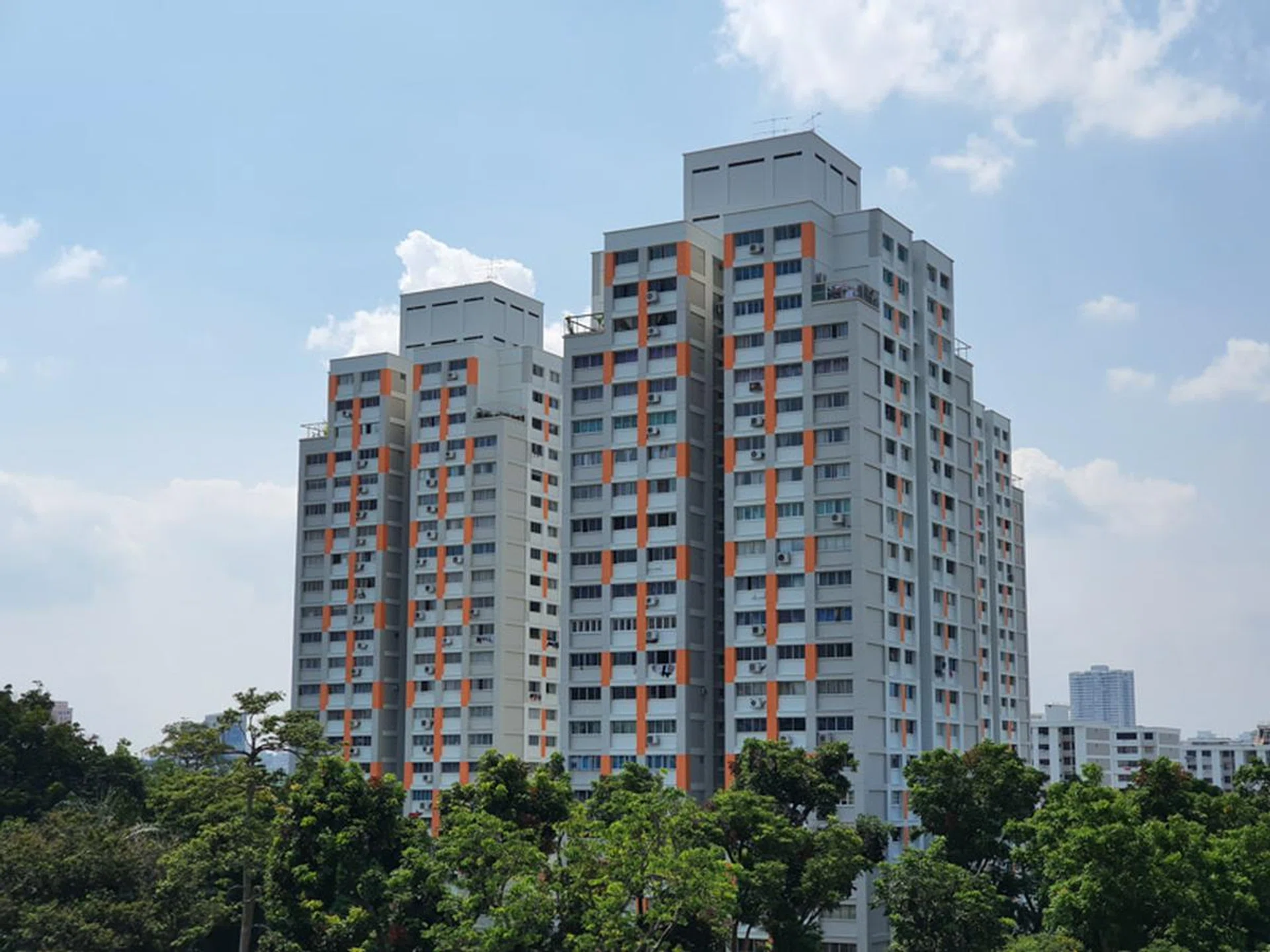 Galaxy Note10+ 2.0x telezoom capture. (Click for full resolution image)