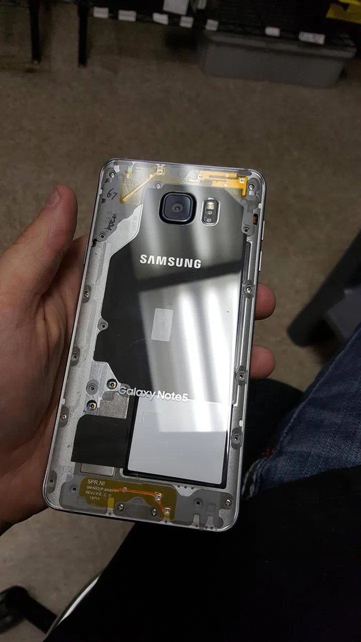 The clear rear casing mod for the Samsung Galaxy Note 5. Image credit: Skarface08
