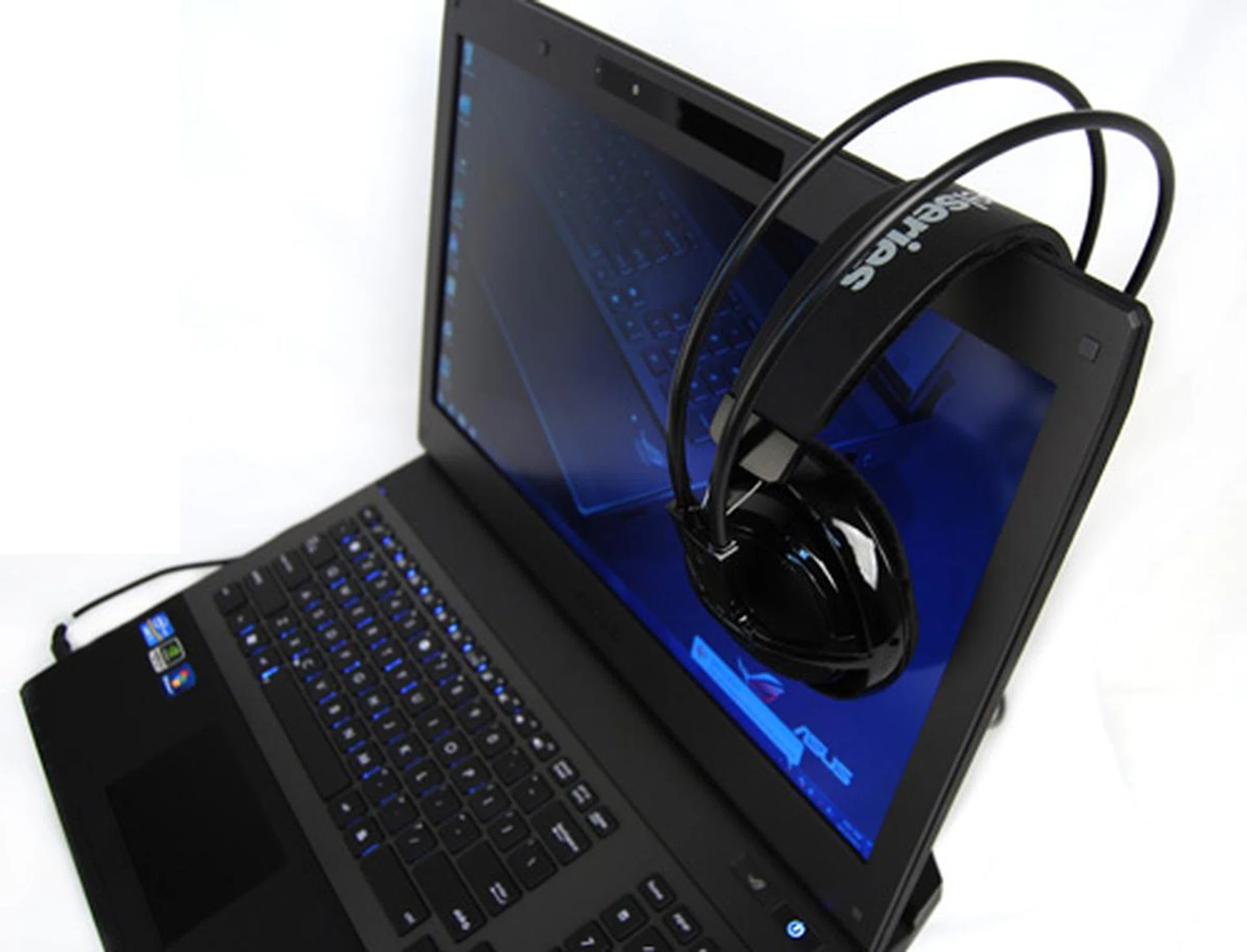 The bundled Steelseries Siberia V1 headset is a much better audio option than the notebook's own speakers.