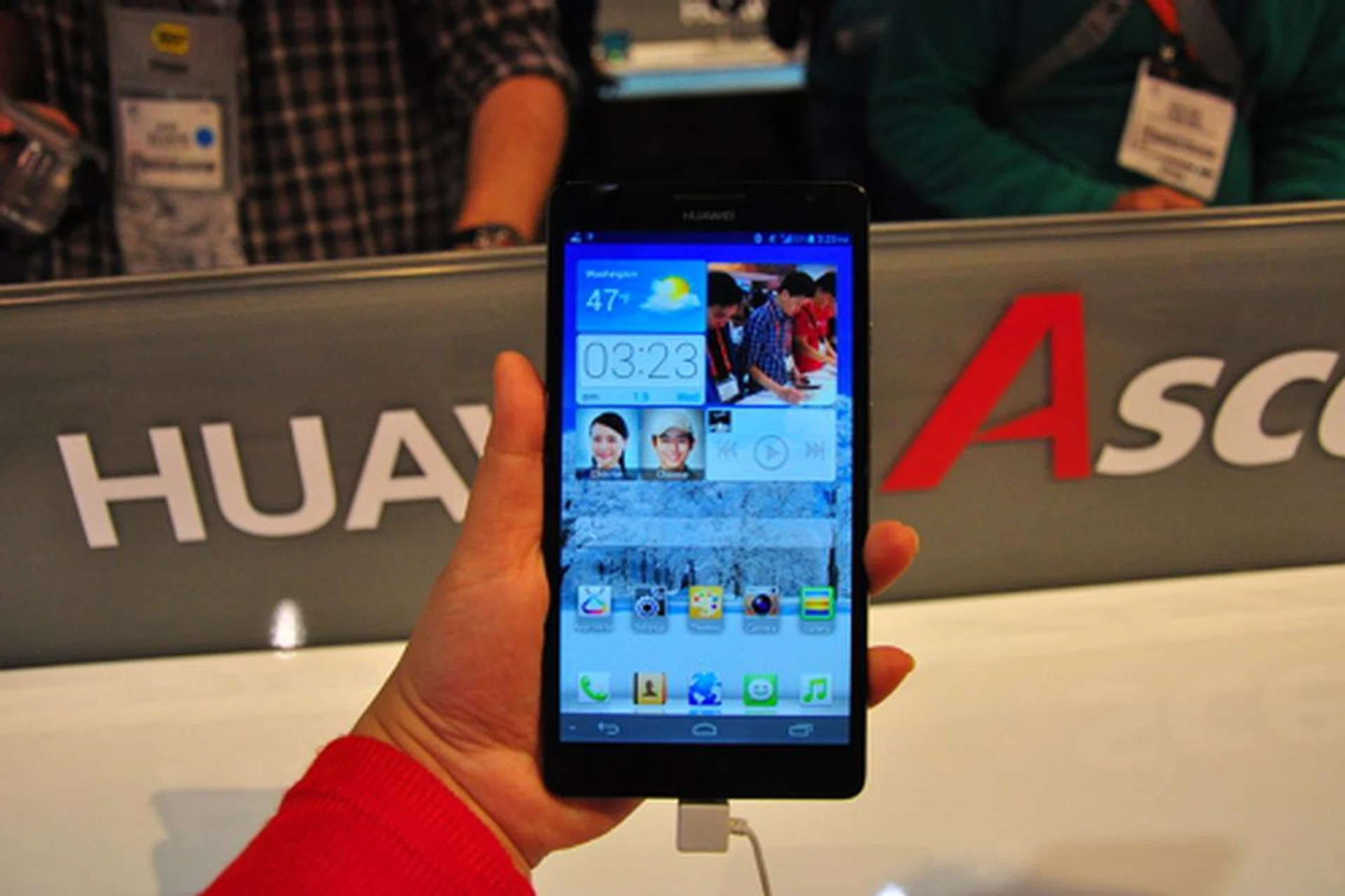 The 6.1-inch Ascend Mate. In the flesh!