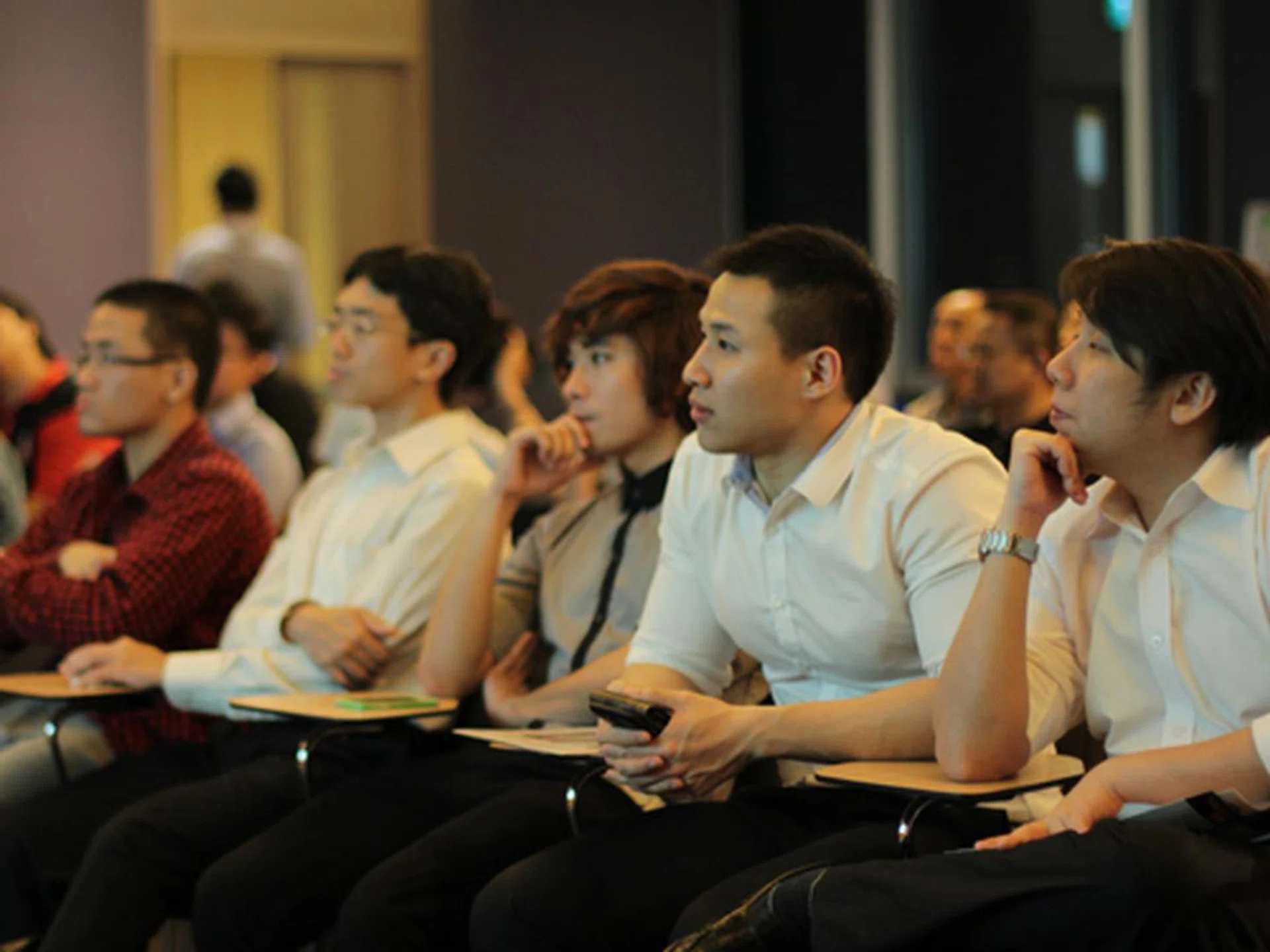 The crowd paying attention as HardwareZone's Editor, Vijay Anand explains what Playtest hopes to achieve - getting users up to speed on Windows 8.