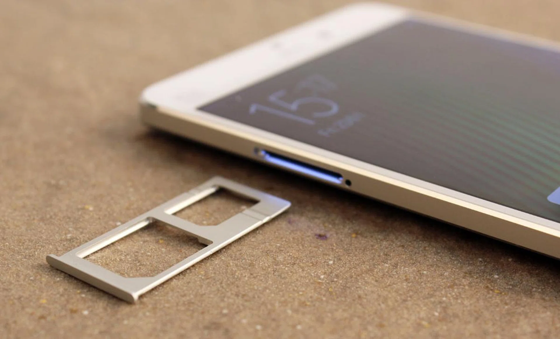 The dual SIM tray holds both a micro and nano SIM card.
