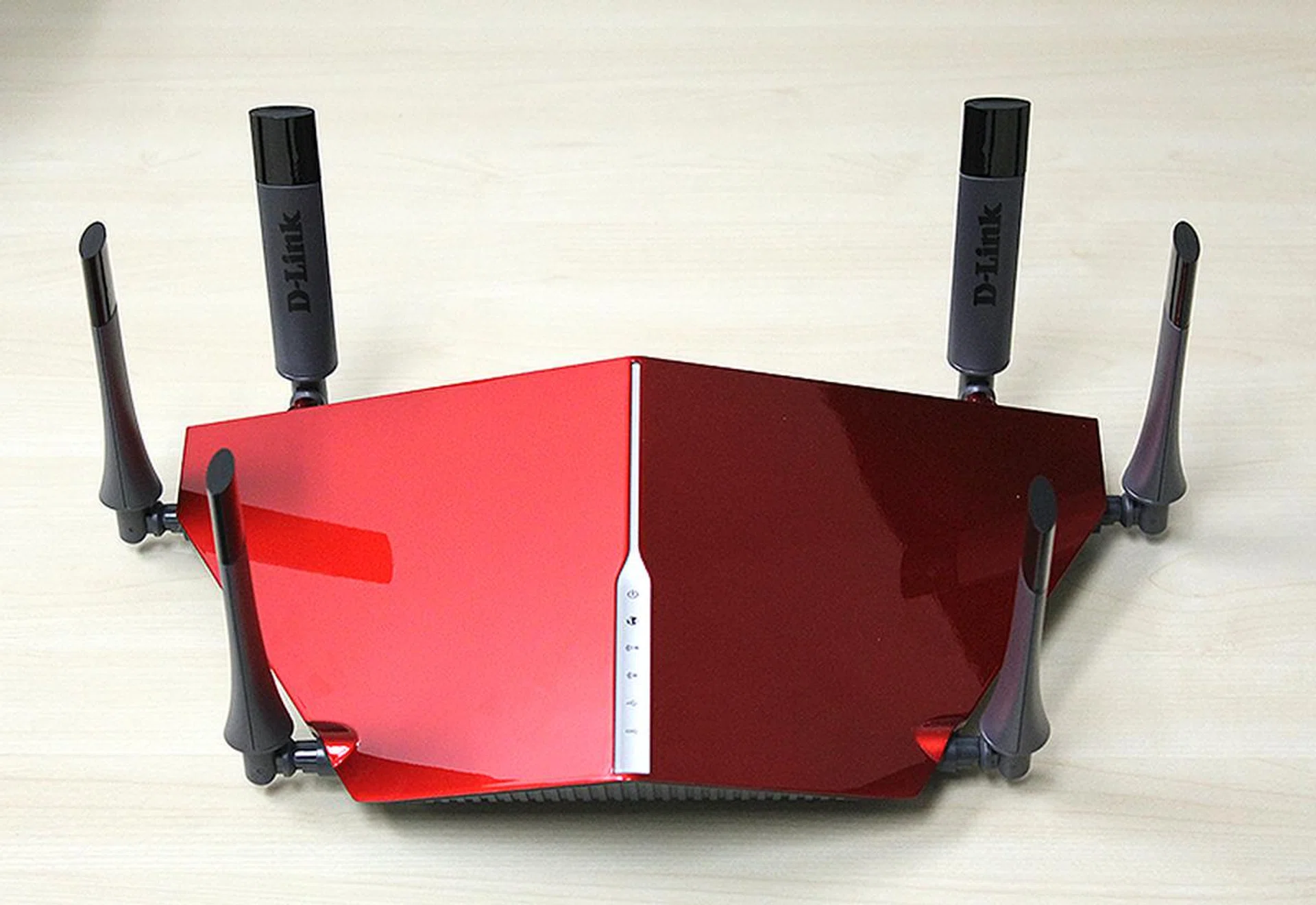The D-Link DIR-890L router is massive and looks, and in bright red looks nothing like any router before it.