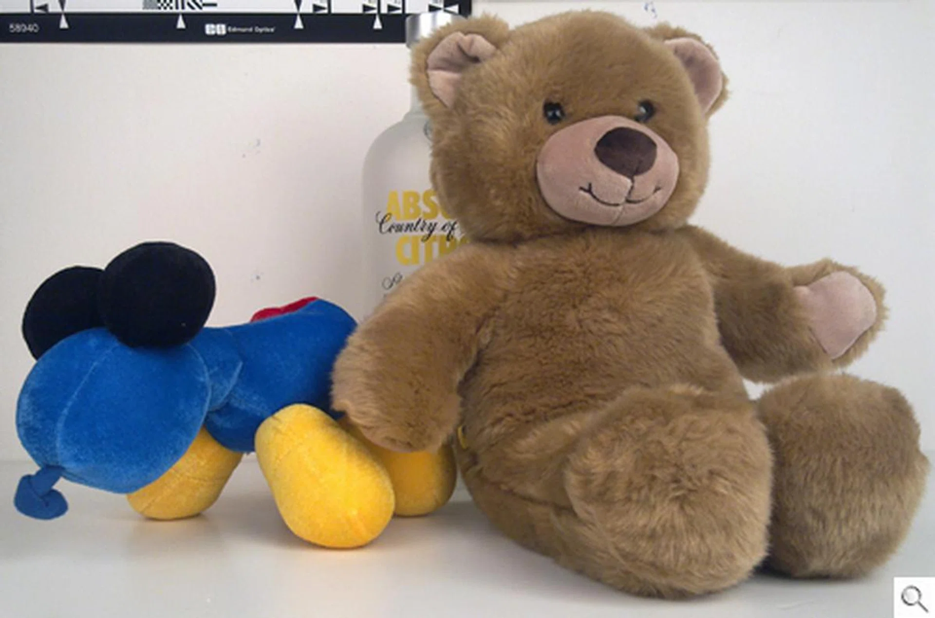 Details were clear and sharp, though we did notice some purplish hue along the test subject upon closer inspection.