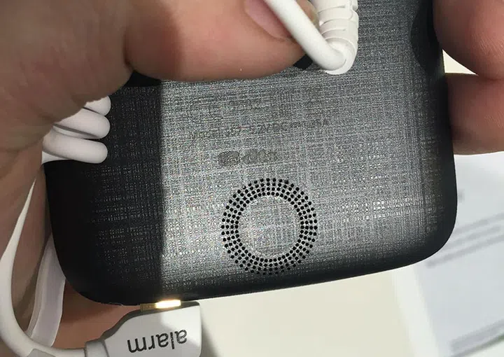 The Liquid Jade Z's stereo speakers utilize an unusual ring pattern speaker grille.