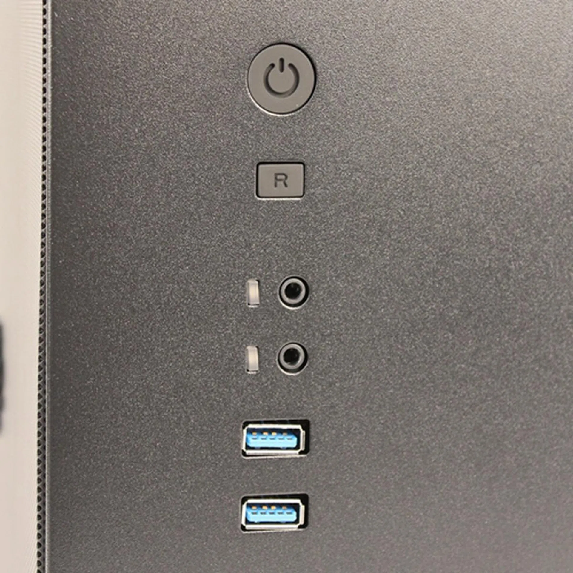 It is a guessing game for the audio jacks as there are no indications on the side panel. The buttons have a nice rubber textured touch though.
