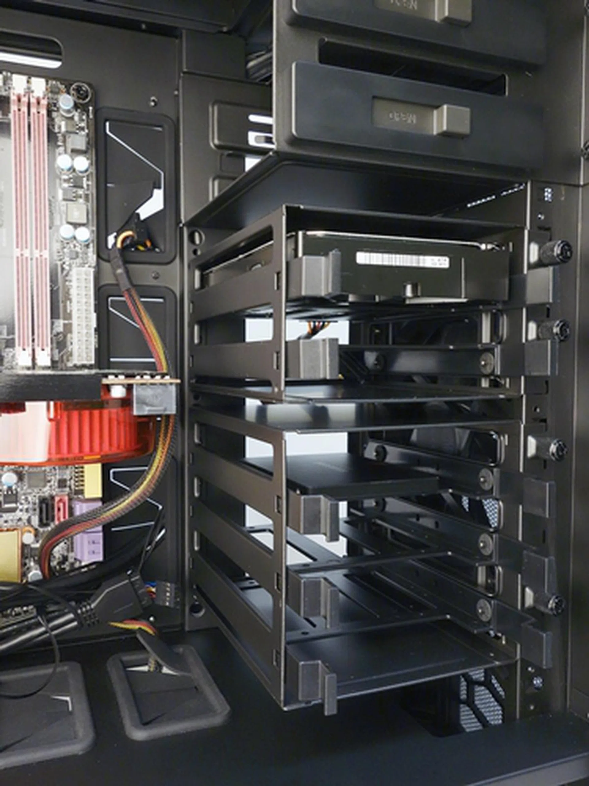 We installed the 3.5-inch drive cage accessory.