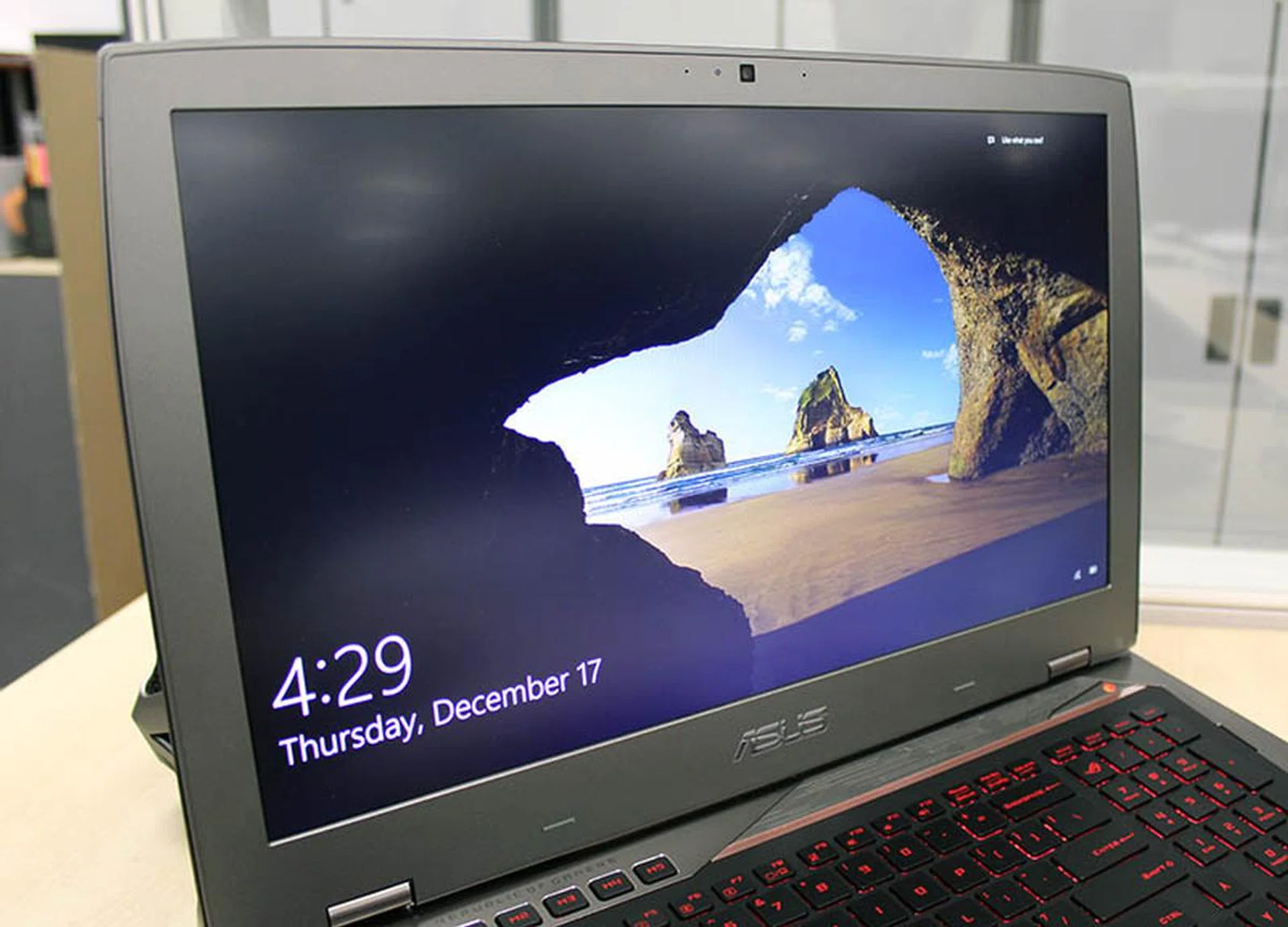 The IPS display produces rich, bright colors. However, a Full-HD resolution display doesn't cut it anymore these days.