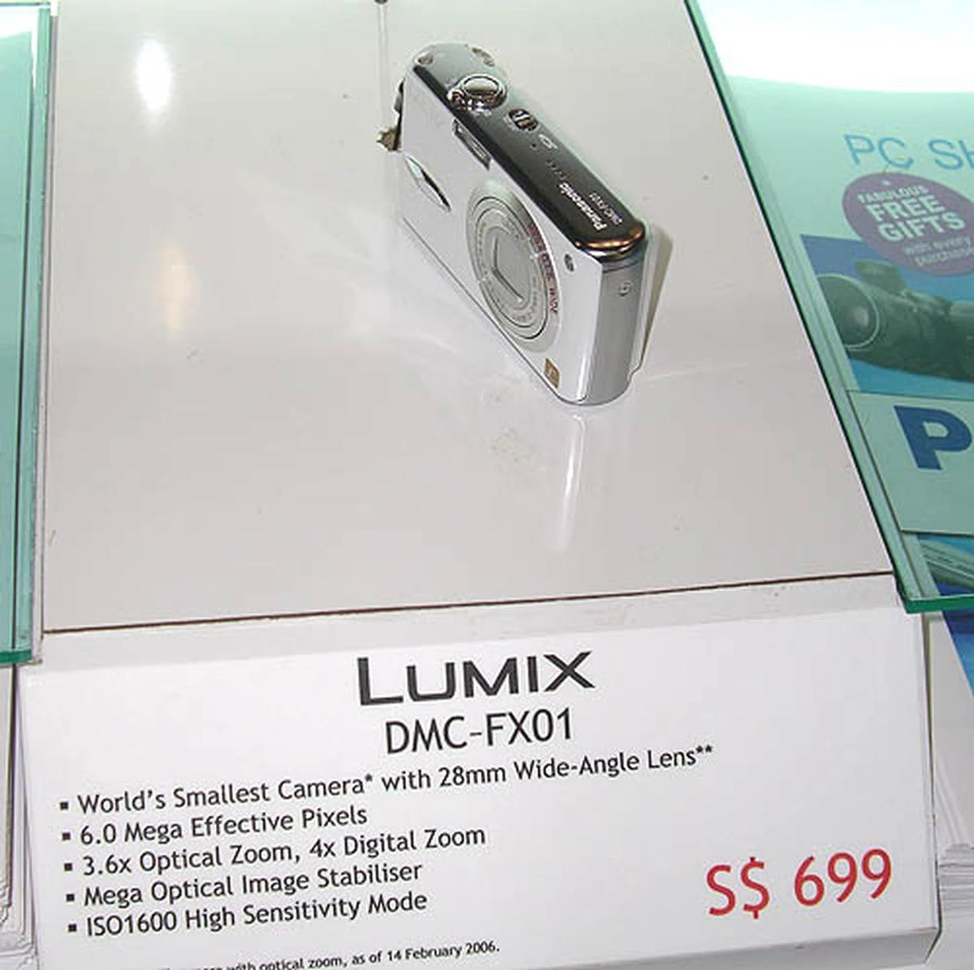 An ultra compact digital camera that punches above its class thanks to the wide-angle Leica lens, the Lumix DMC-FX01 is yet another achievement by the relatively new kid on the block.