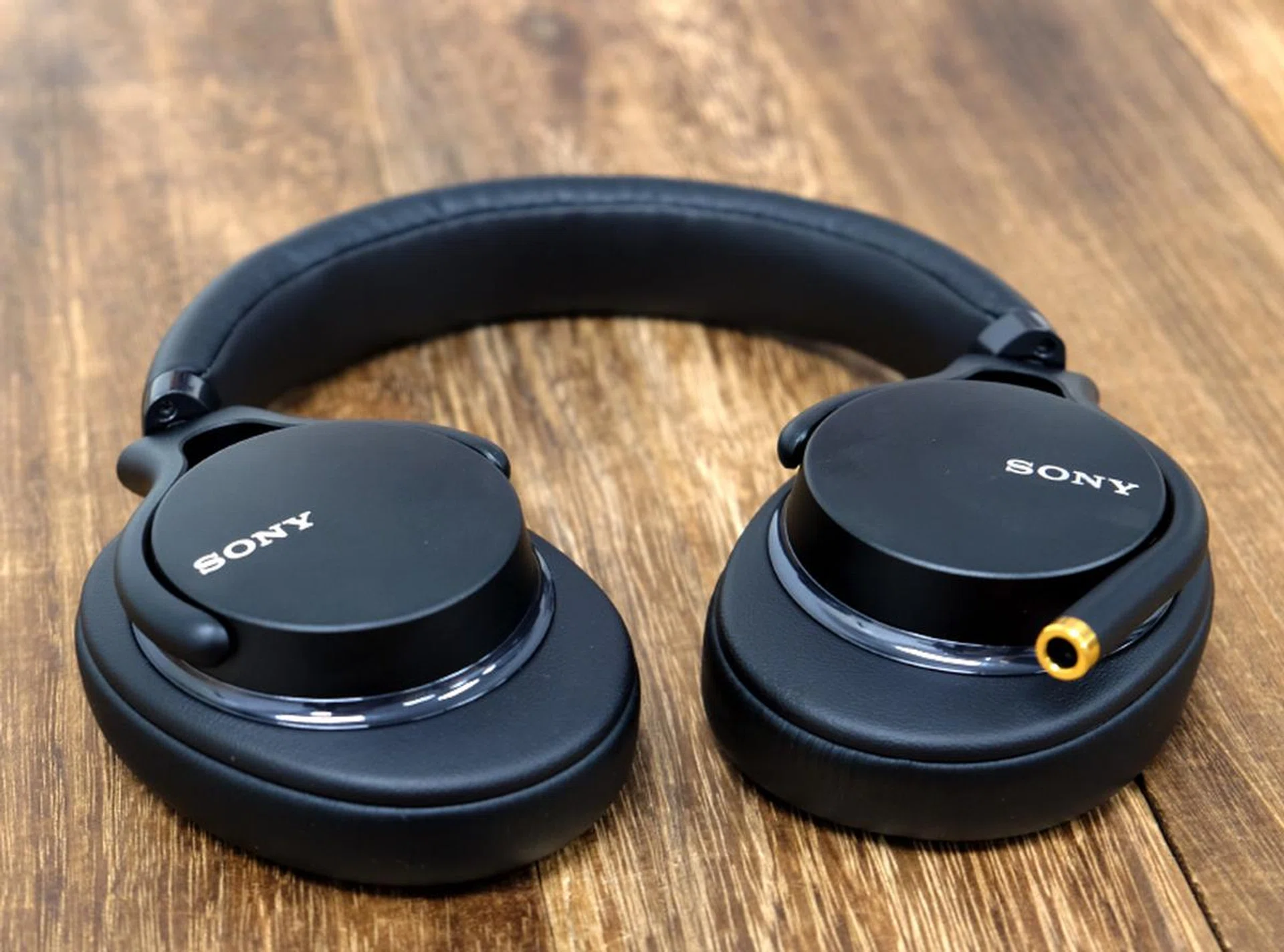 Extremely portable and decent sounding, the Sony MDR-1AM2 is a great headphone for portable use.