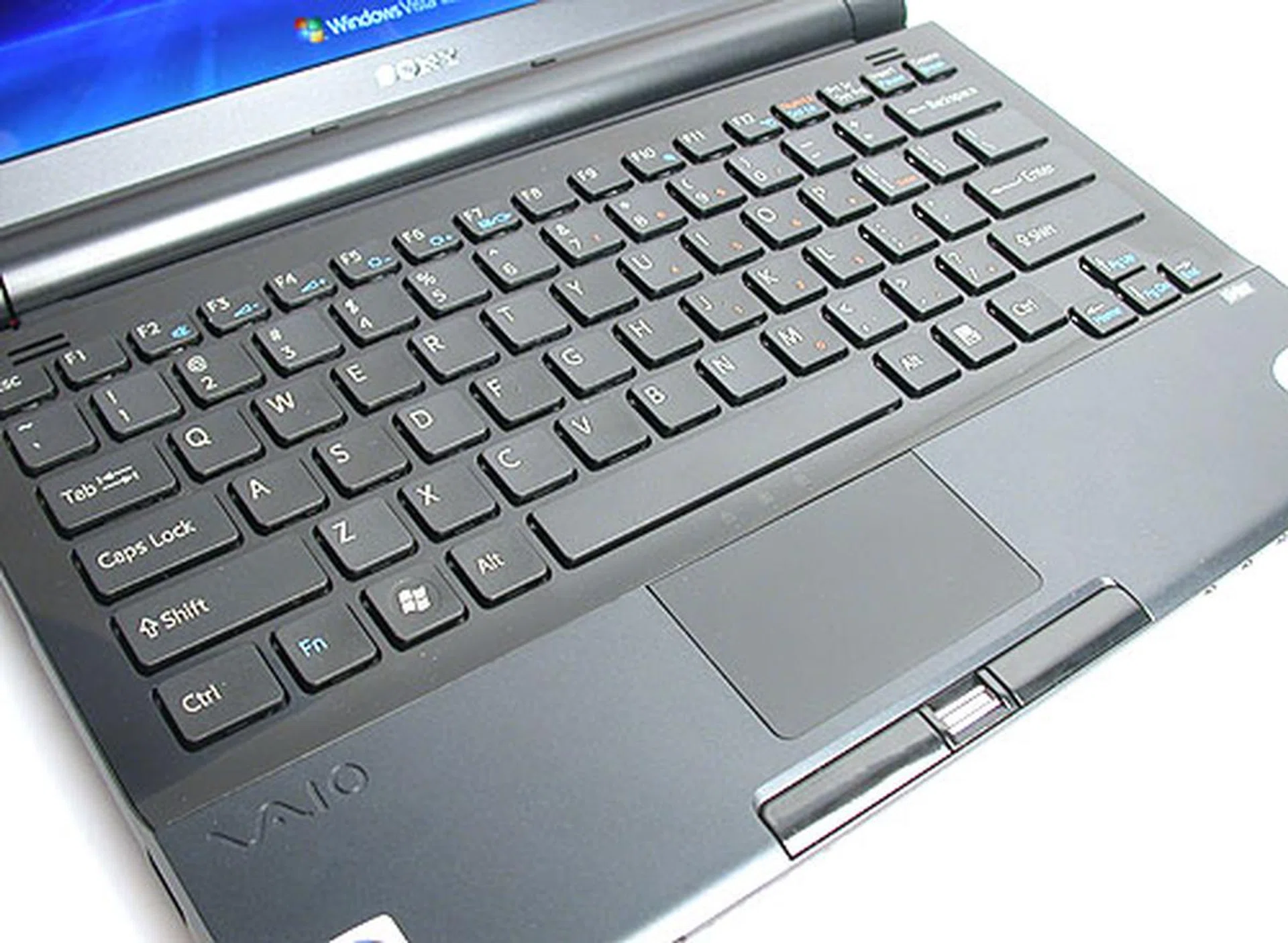 A glossy black background contrasts with the matte black keys and it looks a definite fingerprint magnet. But what the heck, it looks fabulous. Naturally, the key pitch is rather small at 17mm but Sony has spaced the keys to reduce the stress of typing on such a small keyboard. We won't say it's 100% effective and those with larger hands and fingers will find it rather cramped but we could manage decently with our thankfully Asian sized fingers. 