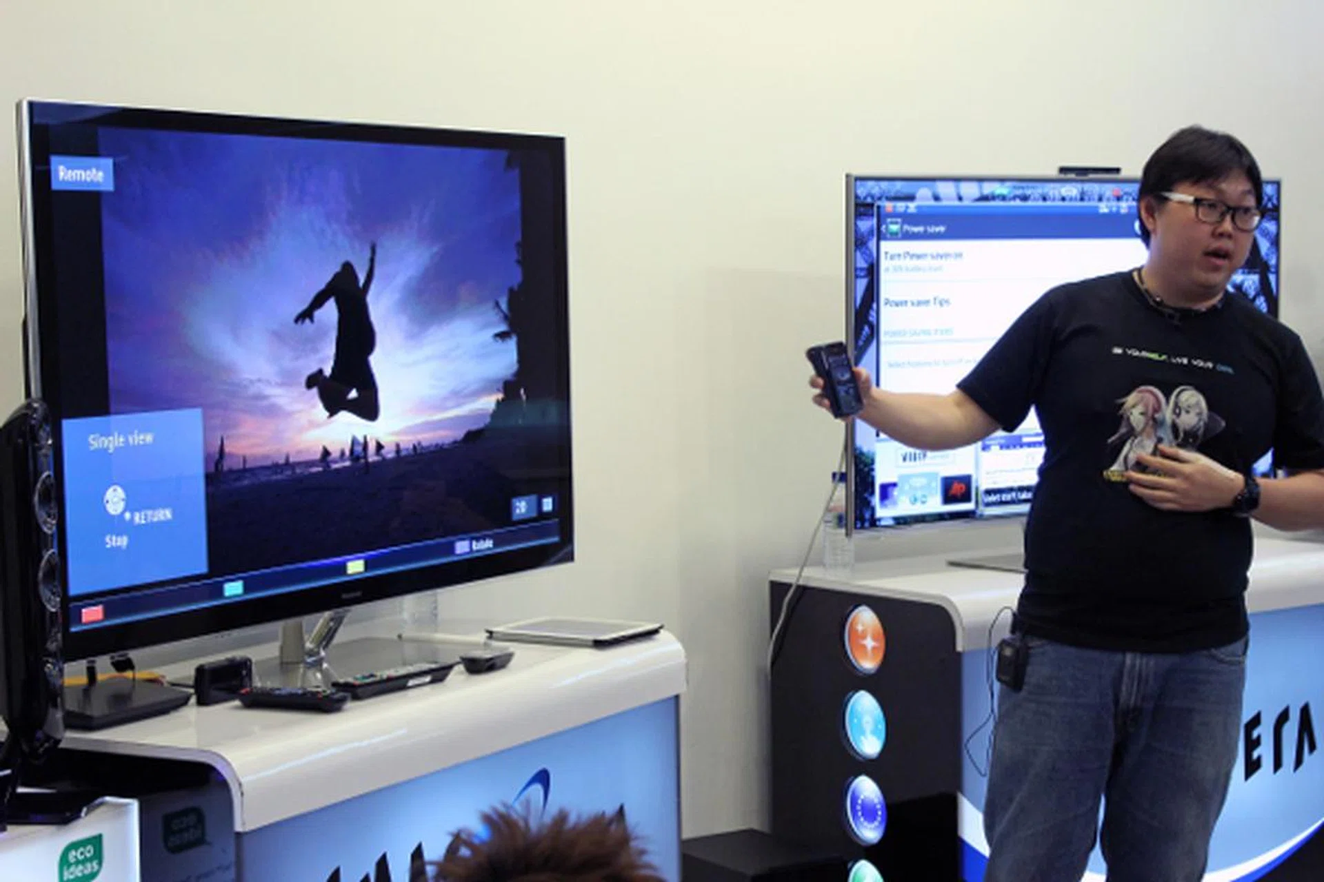 In-line with the latest media sharing trends at home,  the Panasonic TV sets allows you to view your media on your tablet or smartphone on the big screen. But that's not all...