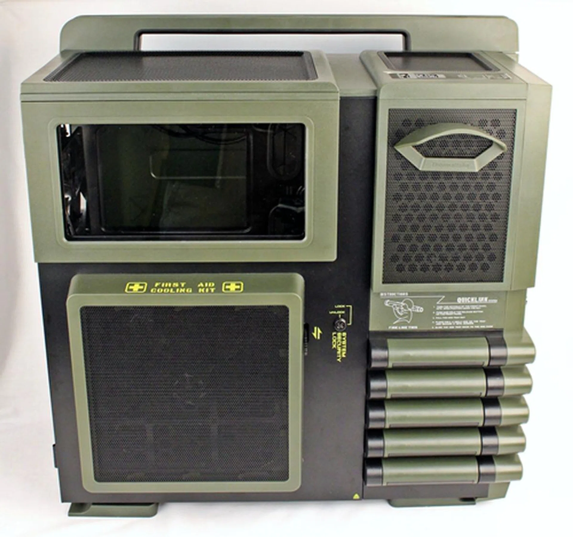 This side of the chassis has a panel that opens from its hinges.