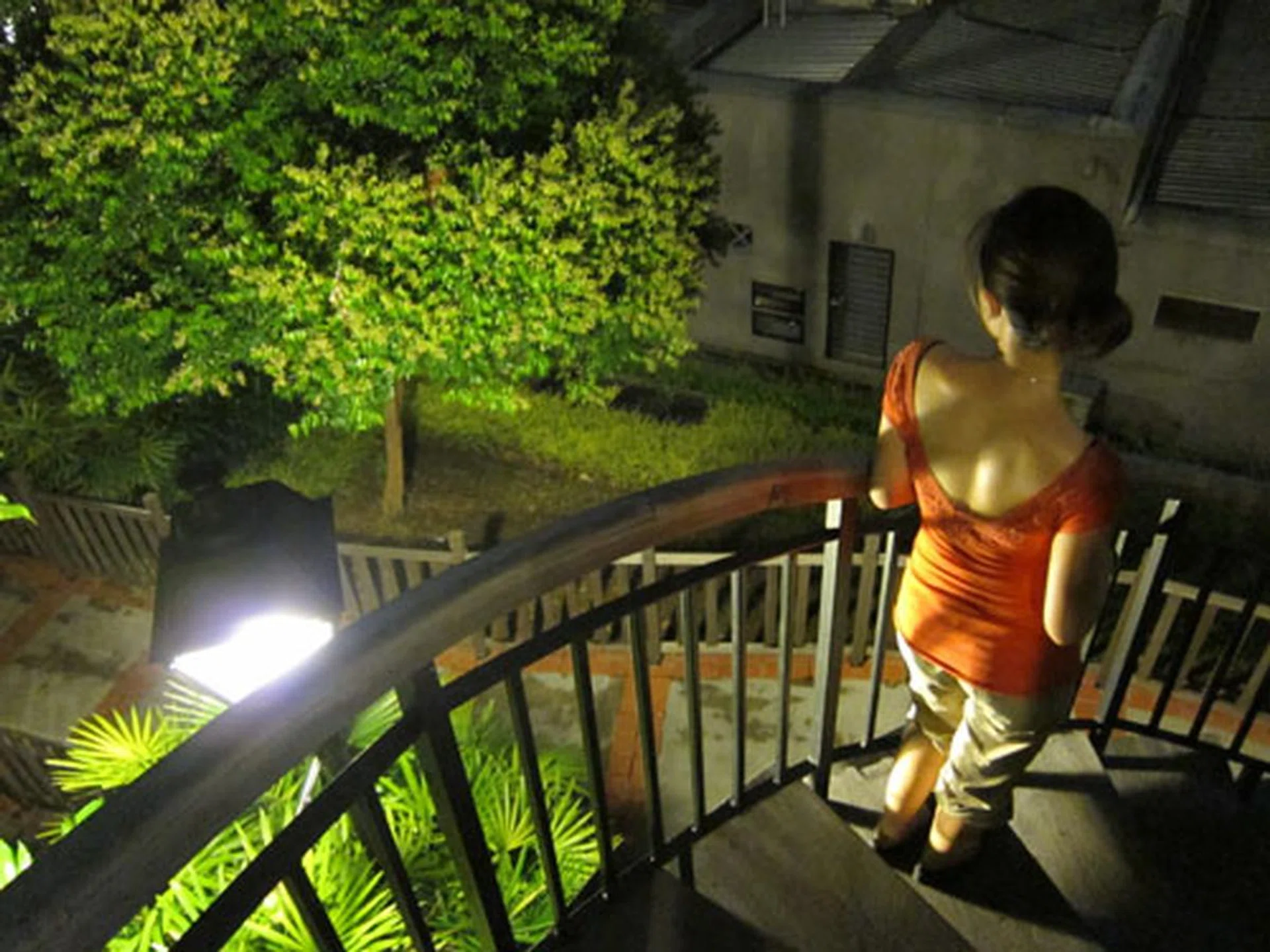 Shot at f/2, 28mm, 1/10 sec, ISO1600. Click for the full resolution image (warning - large).