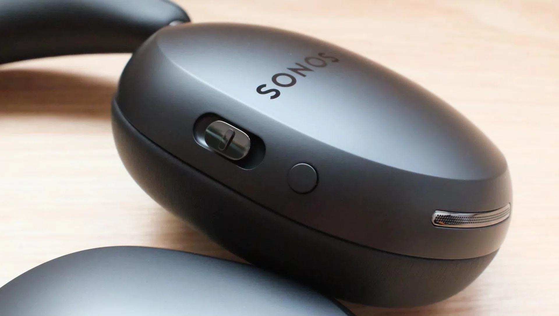 Credit to Sonos for giving us physical buttons instead of iffy touch controls. Photo: HWZ