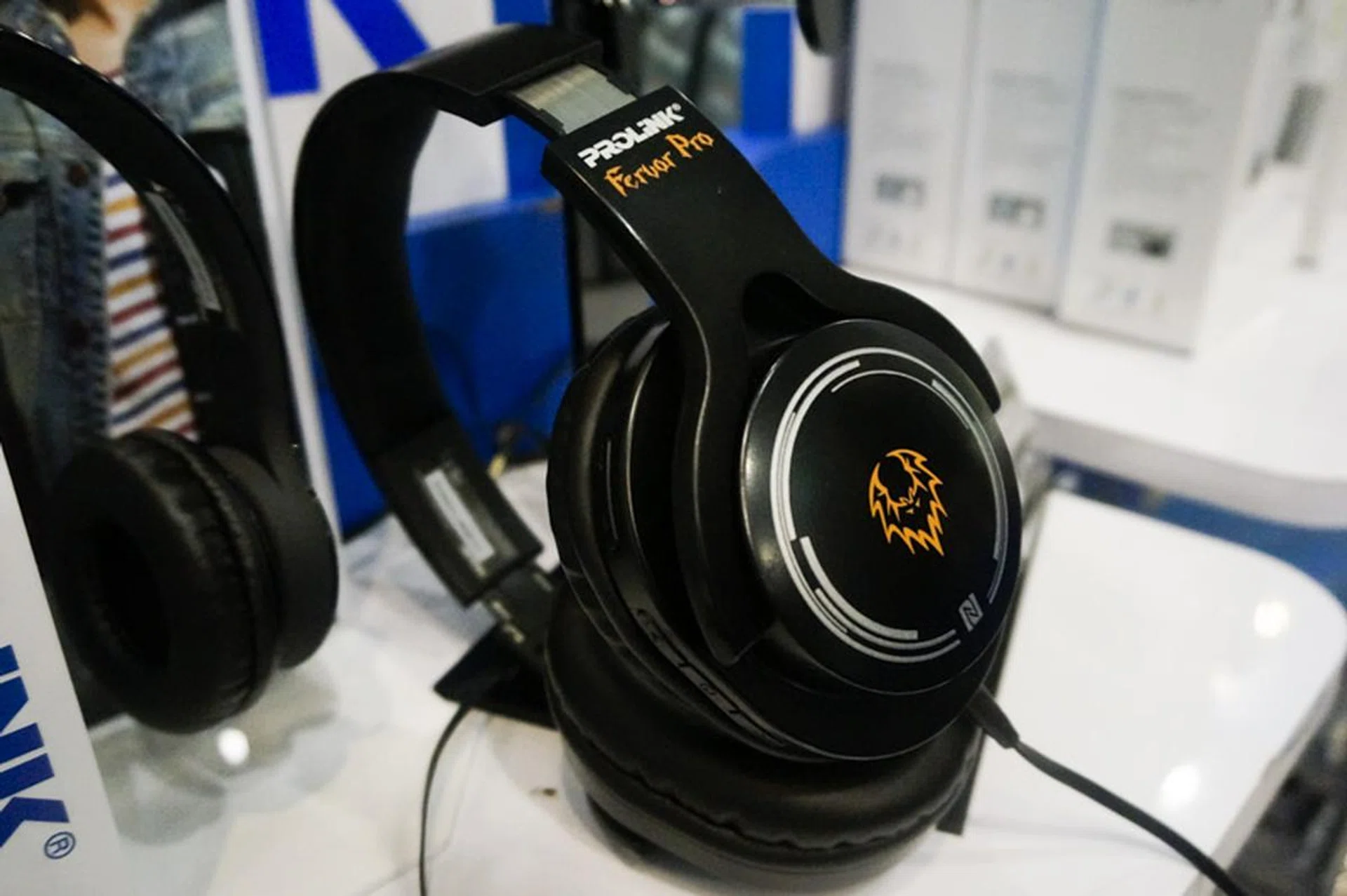 Gamers and audiophiles should check out the Fervor Pro Stereo BT NFC Headset. These wireless over-ear headphones has a battery life of 19 hours and a standby time of 360 hours while needing only four hours to charge. It’s going for a show special of $66, down from the usual price of $89.