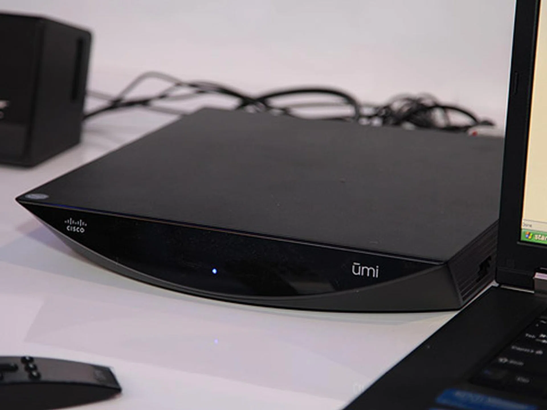 The Cisco Umi device is based on the Intel CE3100 media processor.