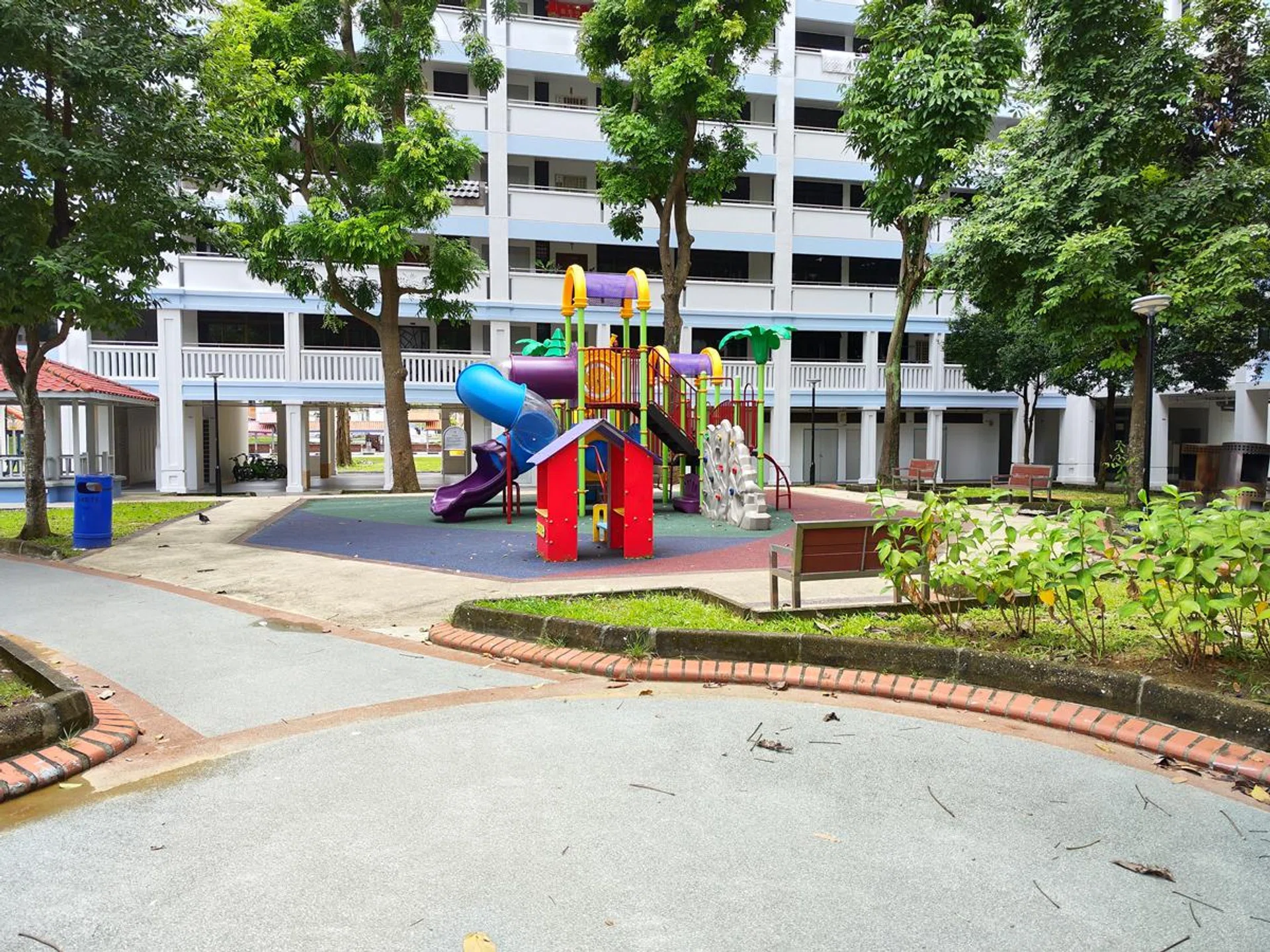 Main camera with 16-in-1 pixel binning.