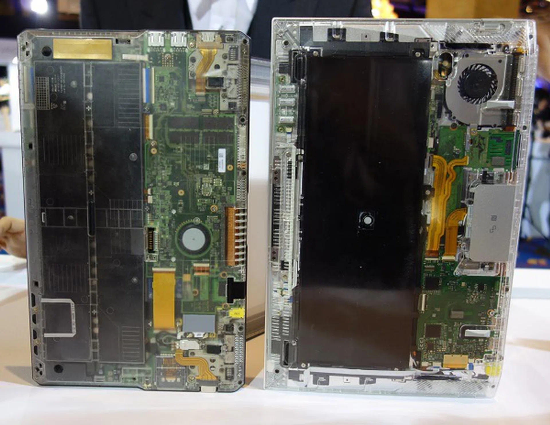 The additional space internally on the Duo 13 let Sony fit in a much bigger battery, as well as a larger cooling fan. Impressively, the motherboard on the Duo 13 is significantly smaller than the one on the older Duo 11. 