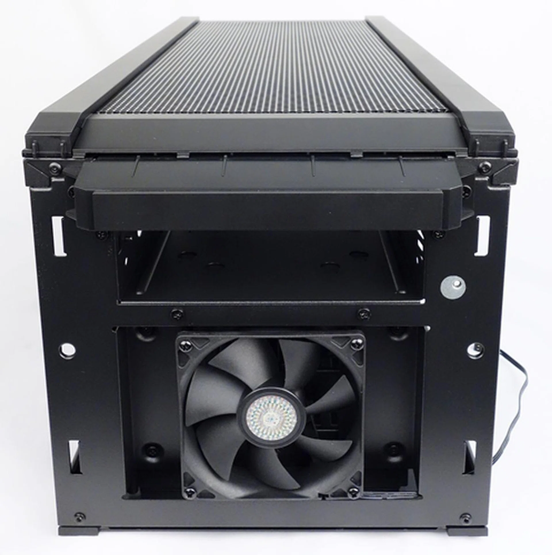 The HAF 915R has a pre-installed 92mm intake fan.