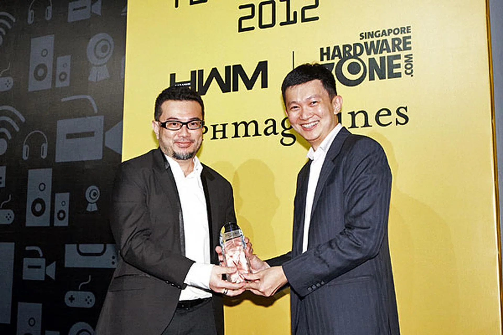Intel has won both the Reader's and Editor's Choice awards for Best Desktop CPU. Receiving the award was Mr. Collin Tan, Country Manager (Singapore) for Intel.