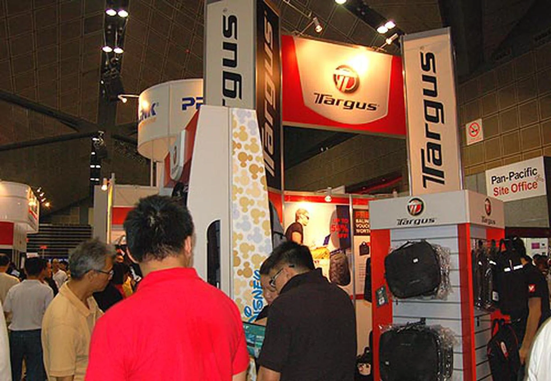  Targus had a booth with possibly every bag they have that could fit a notebook into. Do check out this booth after you have bought yourself a notebook!  