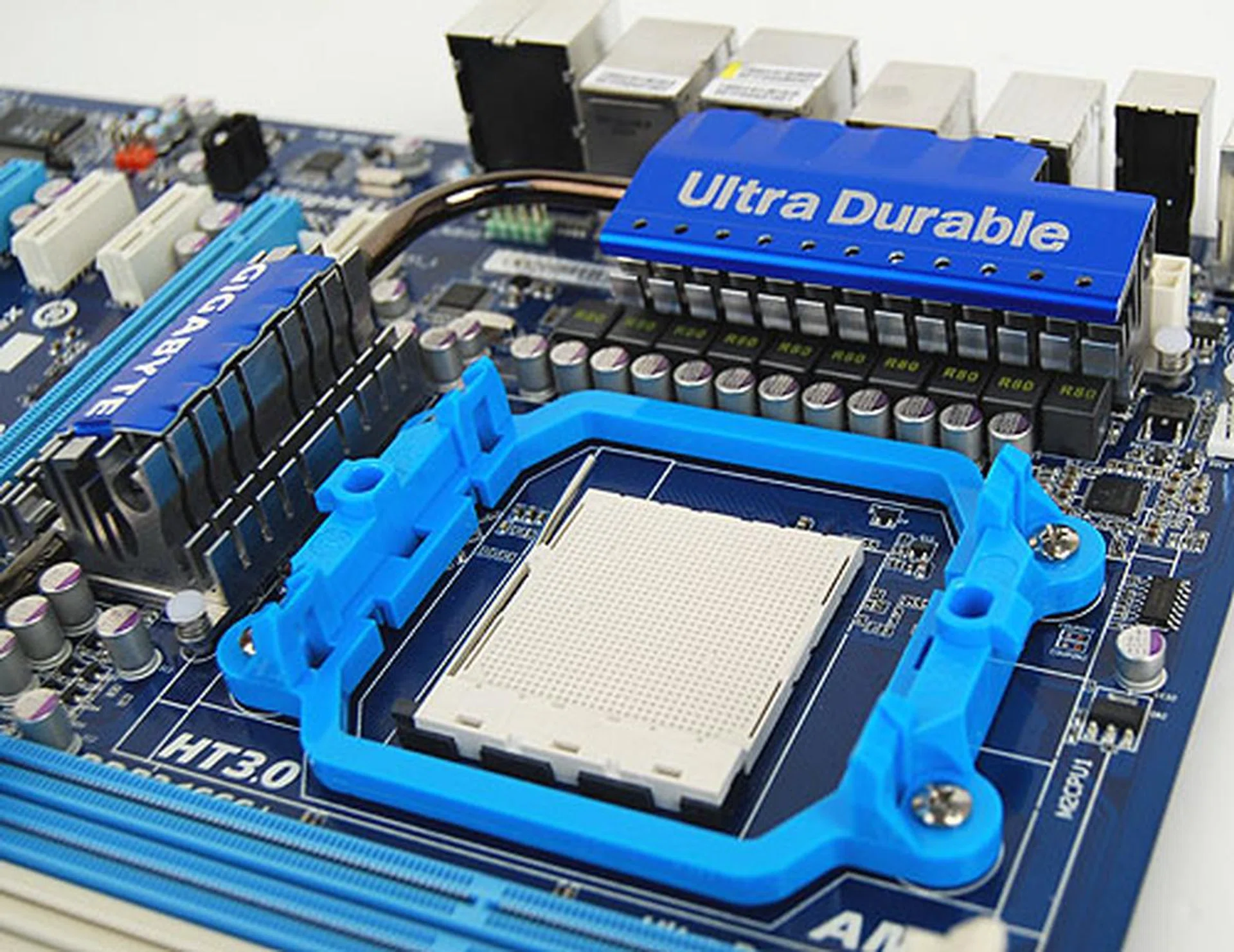 The Gigabyte heatsink was about as close to the CPU socket as the ASUS but thanks to its design, it did not interfere with our CPU heatsink. 