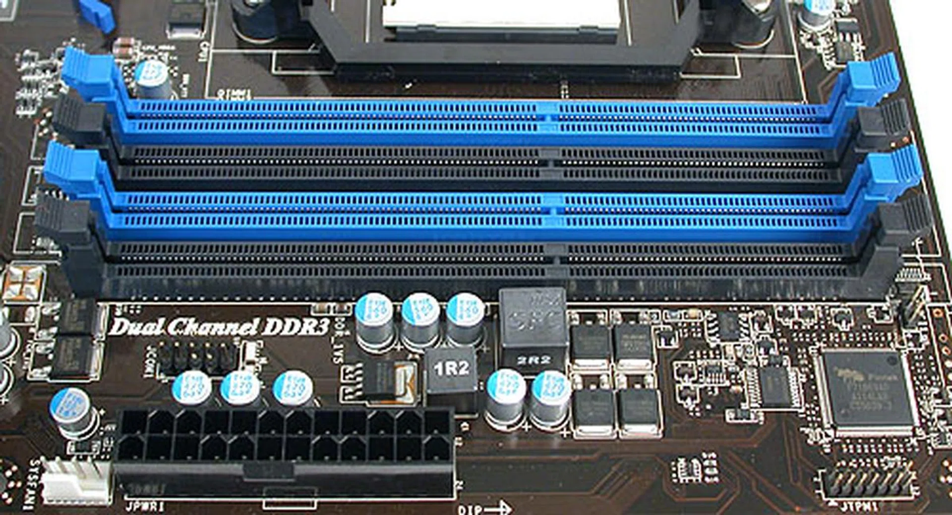 Surprisingly, MSI states that the memory support for the four DIMM slots are up to DDR3 1600MHz. That's just a bit short of the 1866MHz that we find on other boards. 32GB of memory can be installed. 