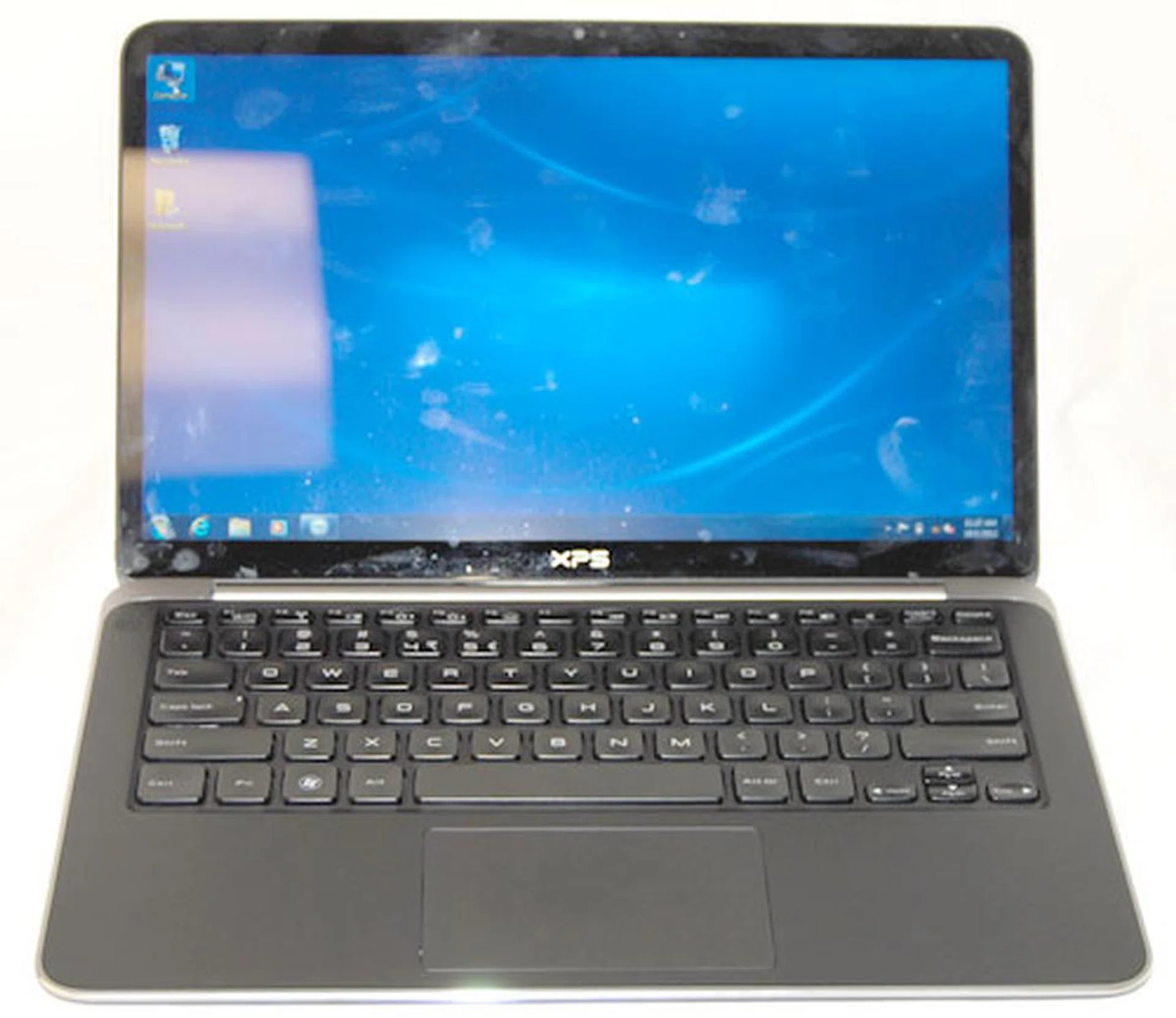 You'd have to forgive us for the fingerprints on the XPS 13, because that's what you get when you have a 13-inch glossy display, which by the way has a standard resolution of 1366 x 768 pixels. The upside is that the display is protected by tough Gorilla Glass which stretches the entire screen with no bezel. However the most striking feature is the sheer compactness of the XPS, because it has the body size of a regular 11.6-inch notebook. 