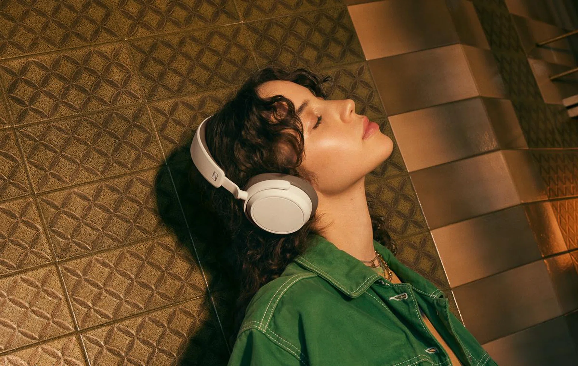 The Sennheiser Accentum Plus also comes in white.