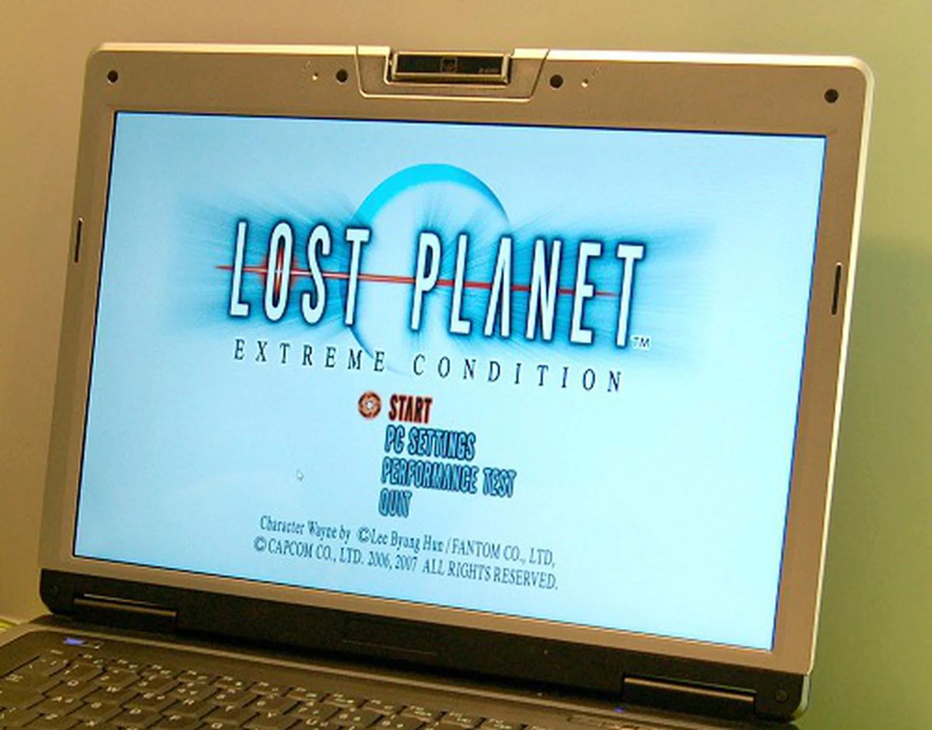 Guess what? We were treated to an early DirectX 10 game preview on this ASUS notebook - Lost Planet: Extreme Condition.
