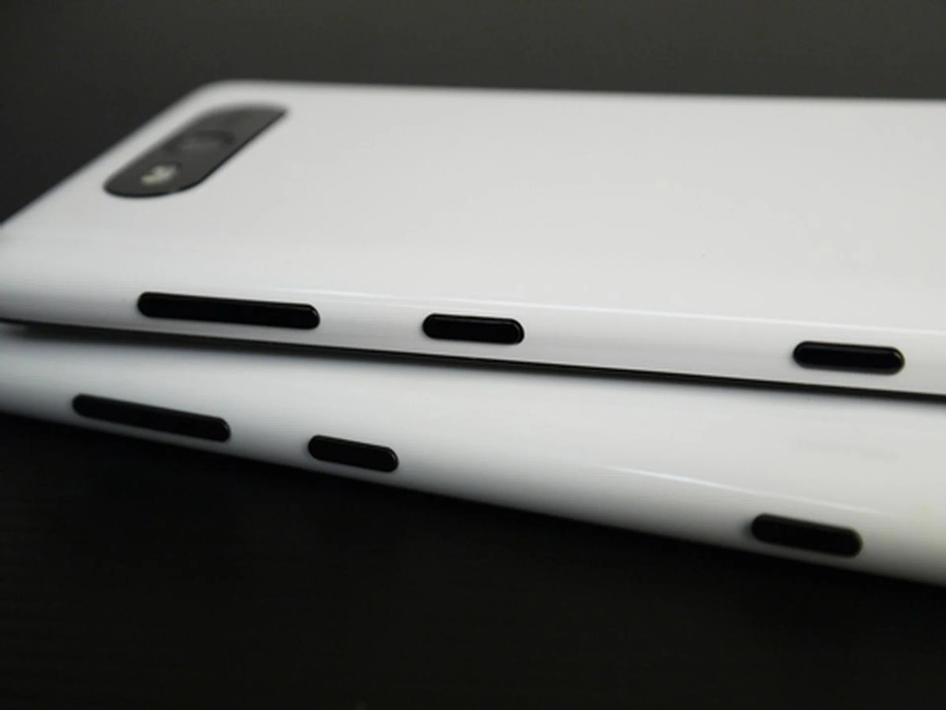 These ceramic (hint: better-protected) buttons are not small by industry standard and present extremely good tactile feedback.