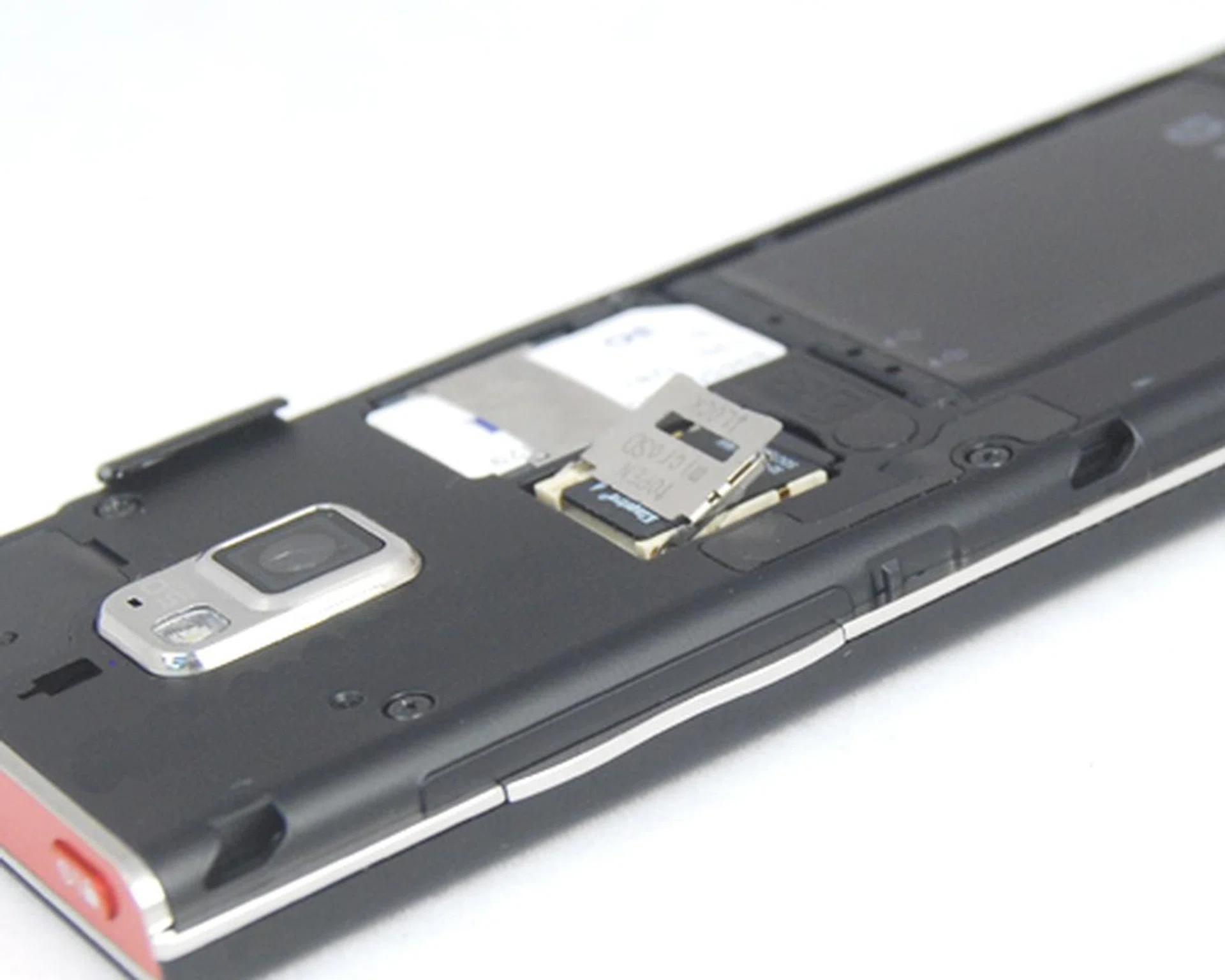 microSD card removal is a real chore, and at times, the holder wasn't able to lock the microSD card into position properly.