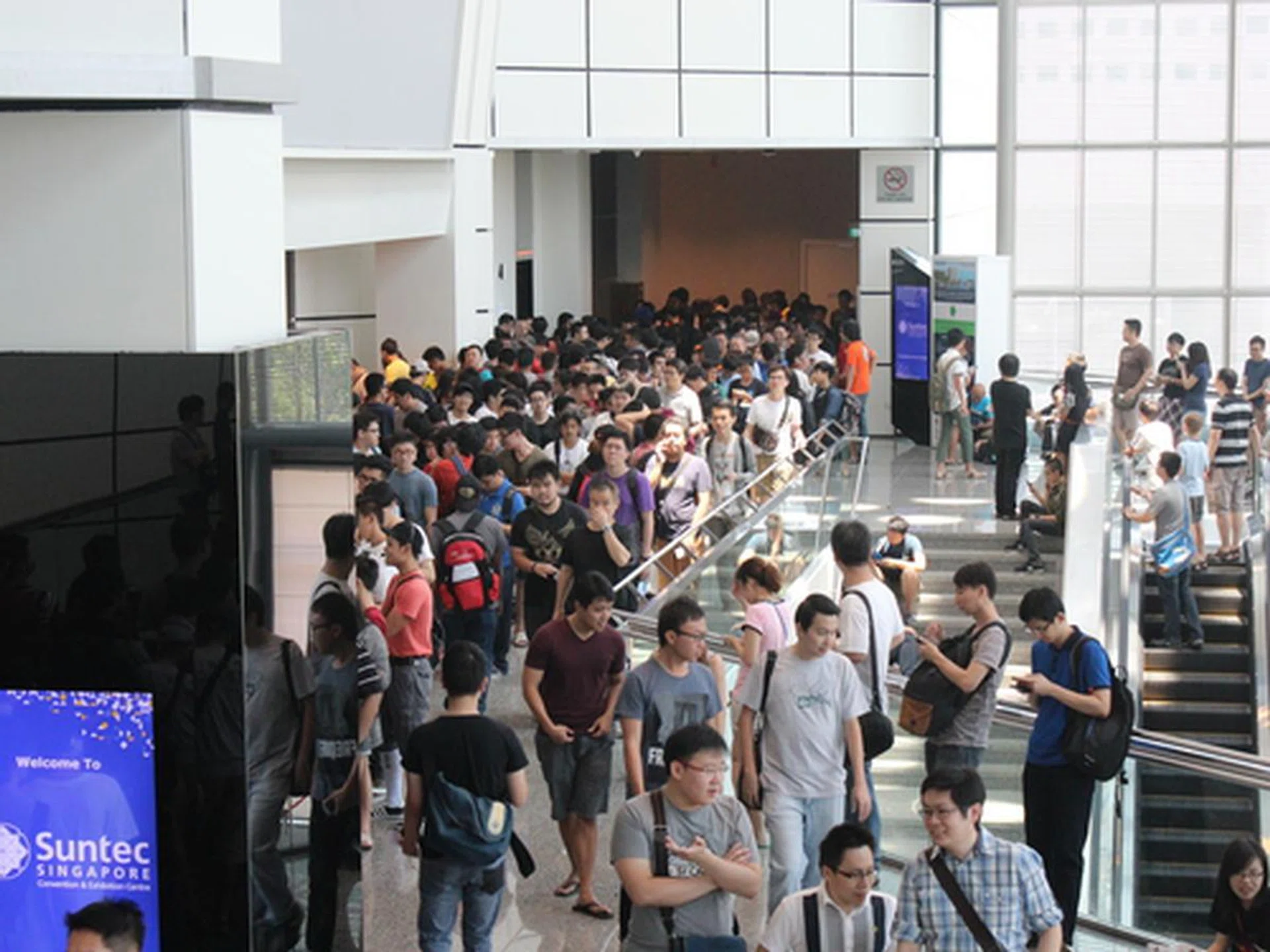 More and more people kept streaming in to queue.