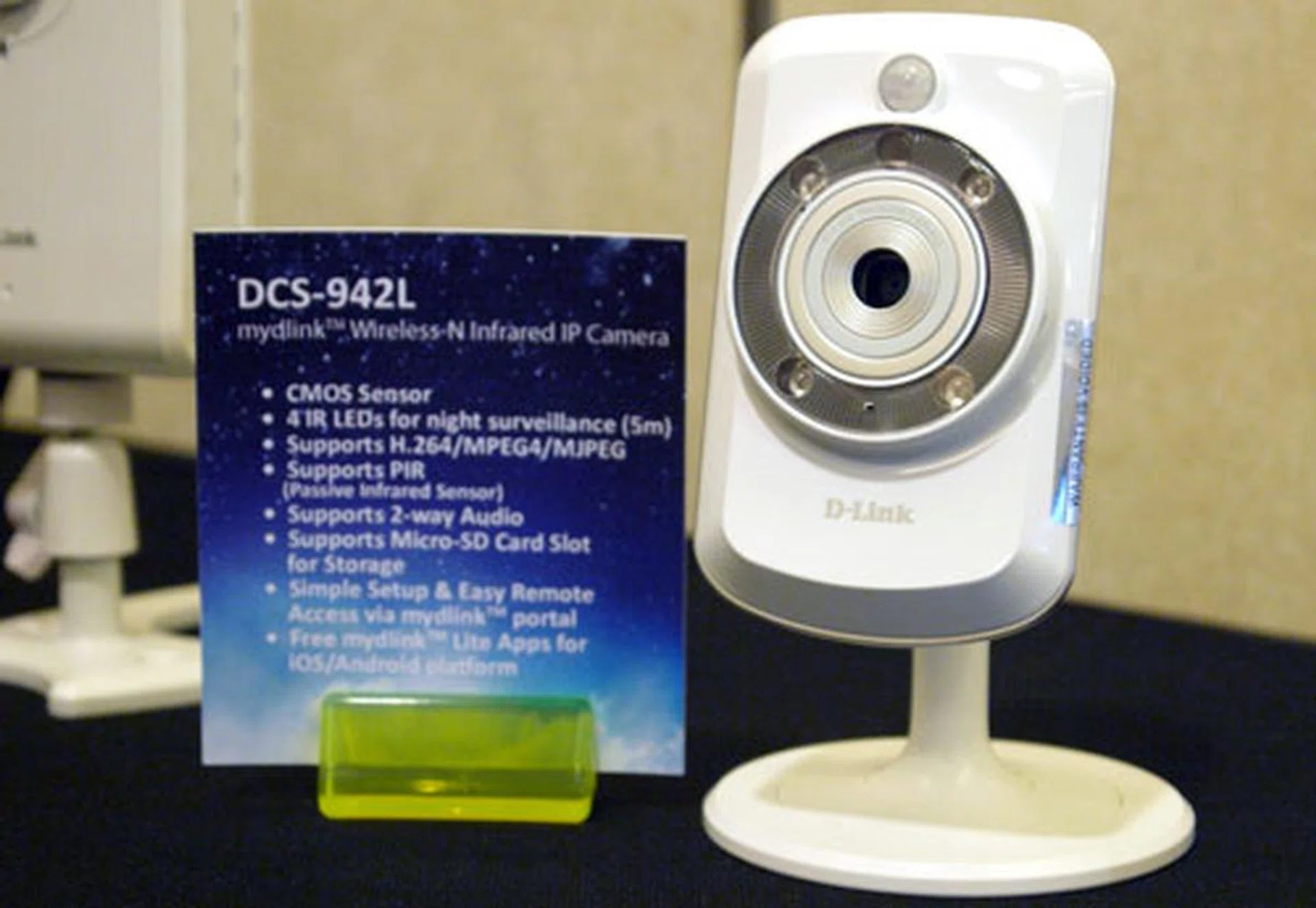 You can say that the DCS-942L is the smaller sibling of the DCS-522L. The two models are almost alike in terms of features such as their wireless 802.11n compliance and day/night vision, However, the DCS-942L does not offer any pan and tilt functions like its more expensive brother. 