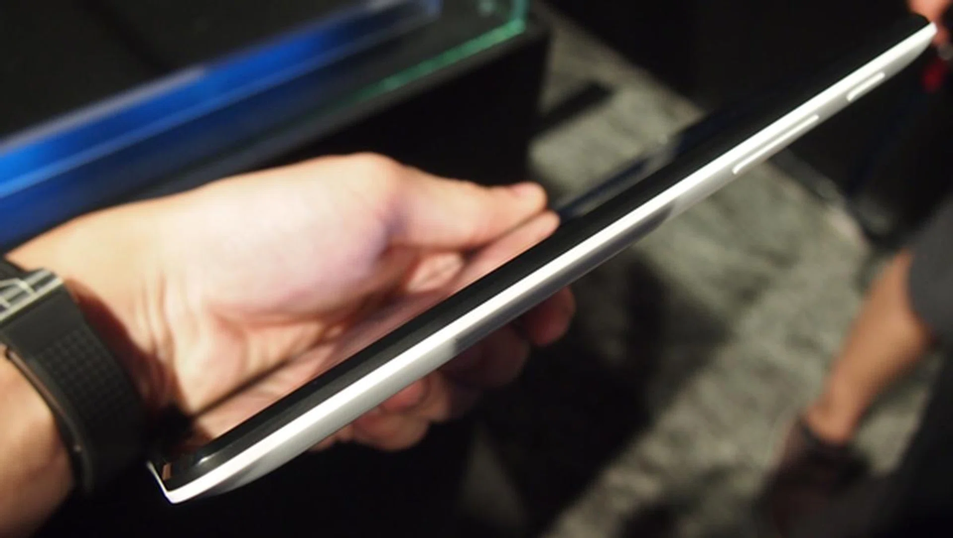 We find the ASUS MeMO Pad HD 7 to be quite portable despite its 10.8mm thick chassis.