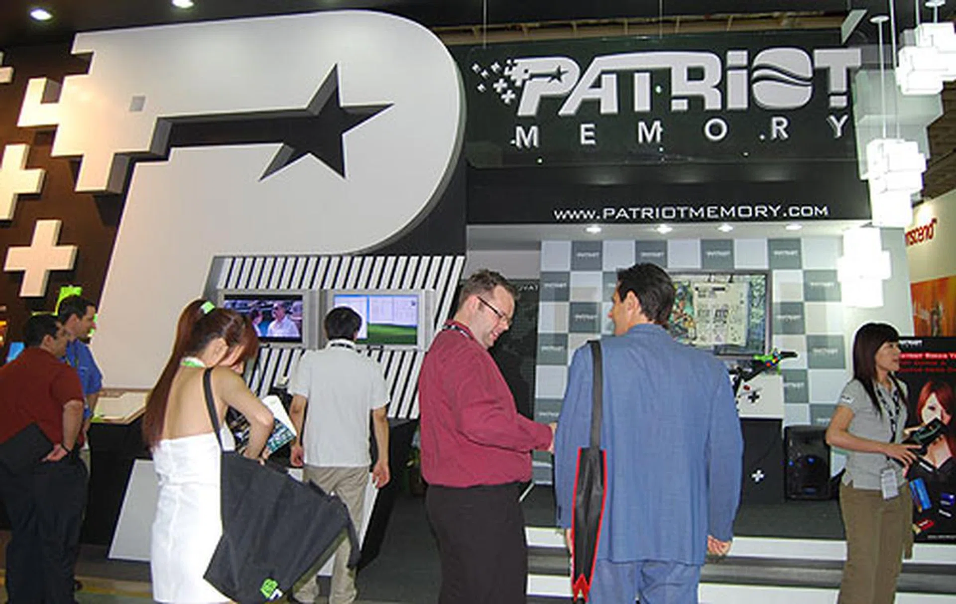  And onwards to yet another memory brand. This time, the booth of Patriot.  
