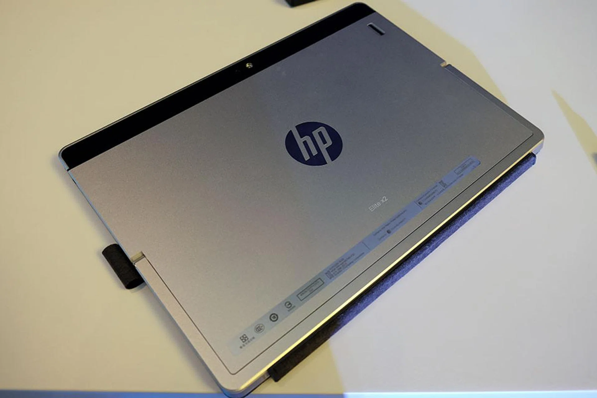 HP Elite x2 back