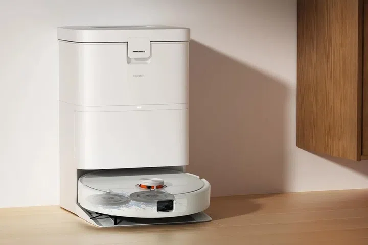 The Xiaomi Robot Vacuum H50 in its self-cleaning base station.